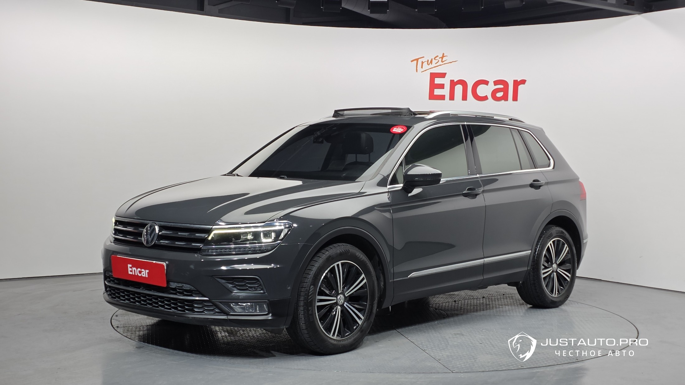 Автомобиль Volkswagen Tiguan