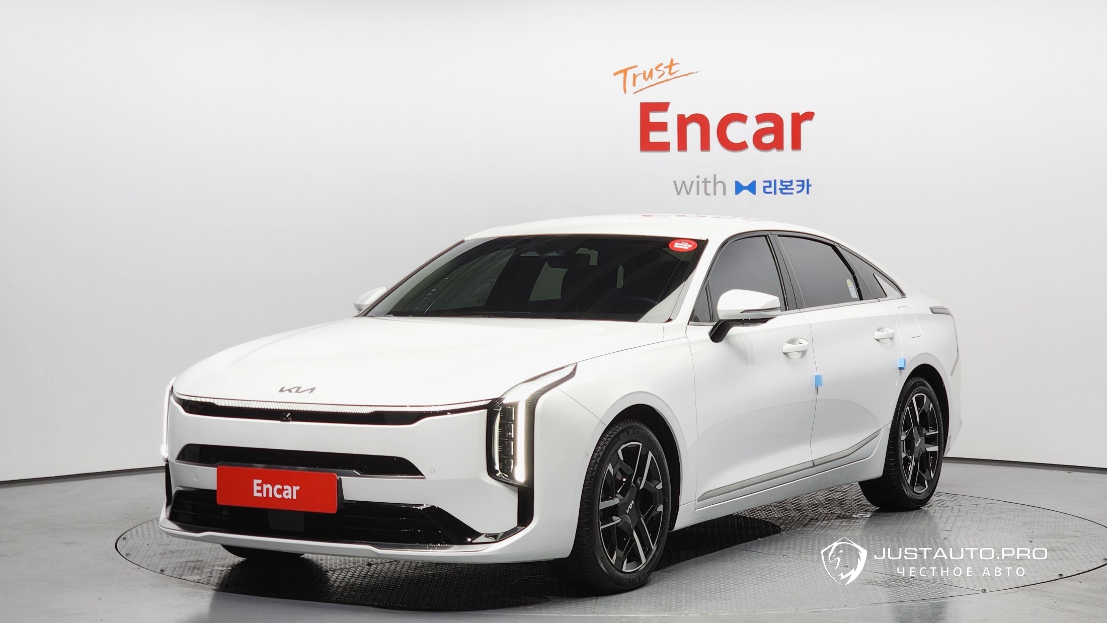 Автомобиль Kia K8