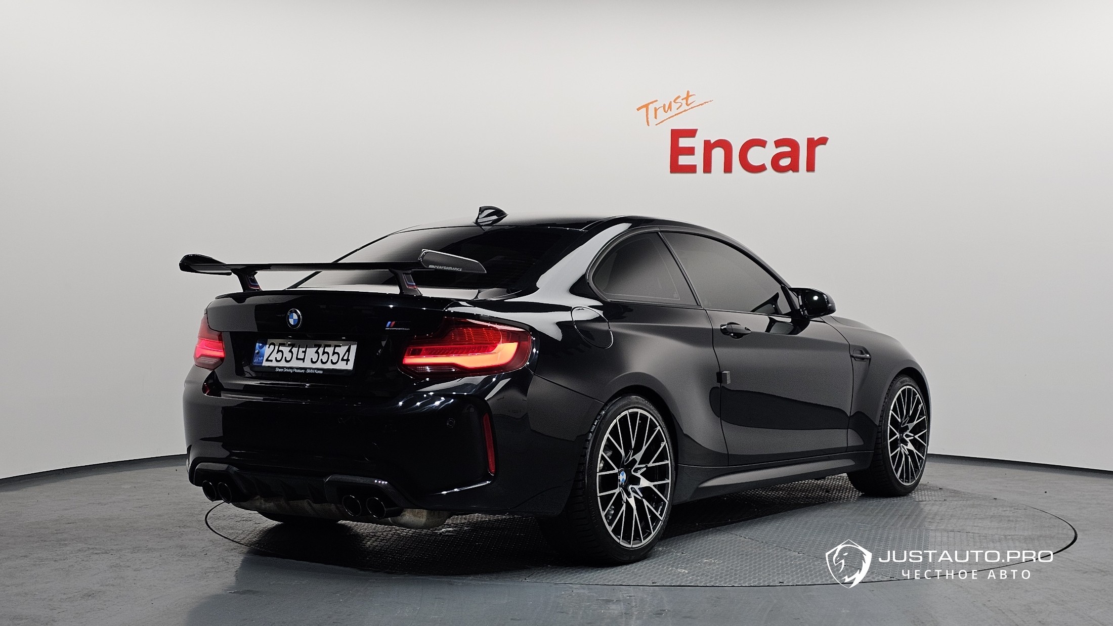 Автомобиль BMW M2