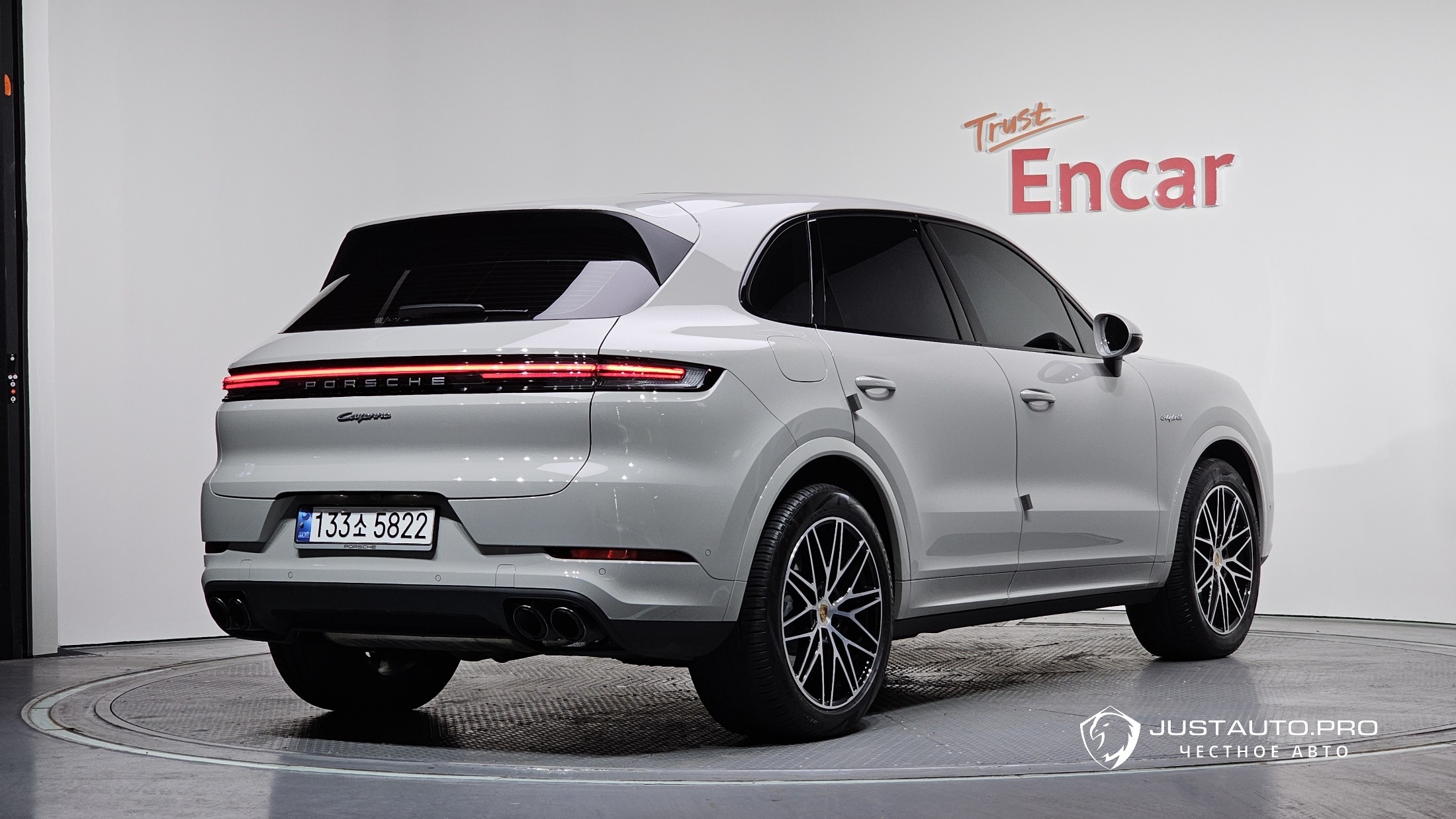 Автомобиль Porsche Cayenne