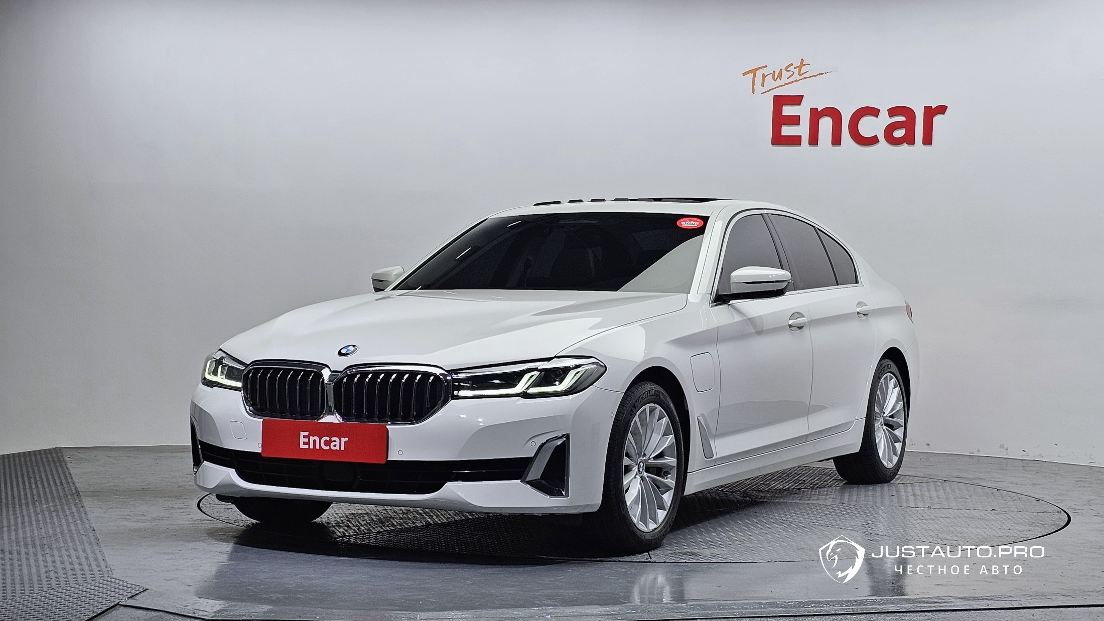 Автомобиль BMW 5-Series