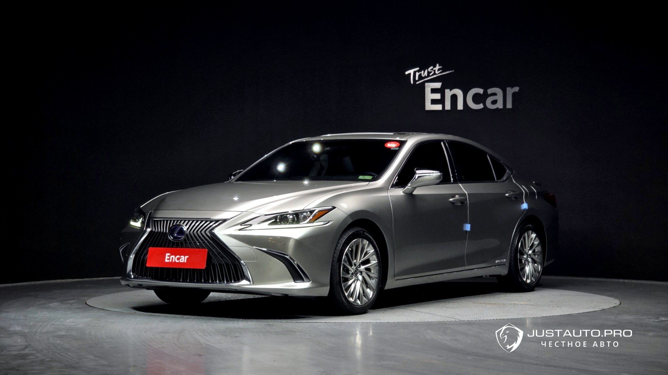 Автомобиль Lexus ES