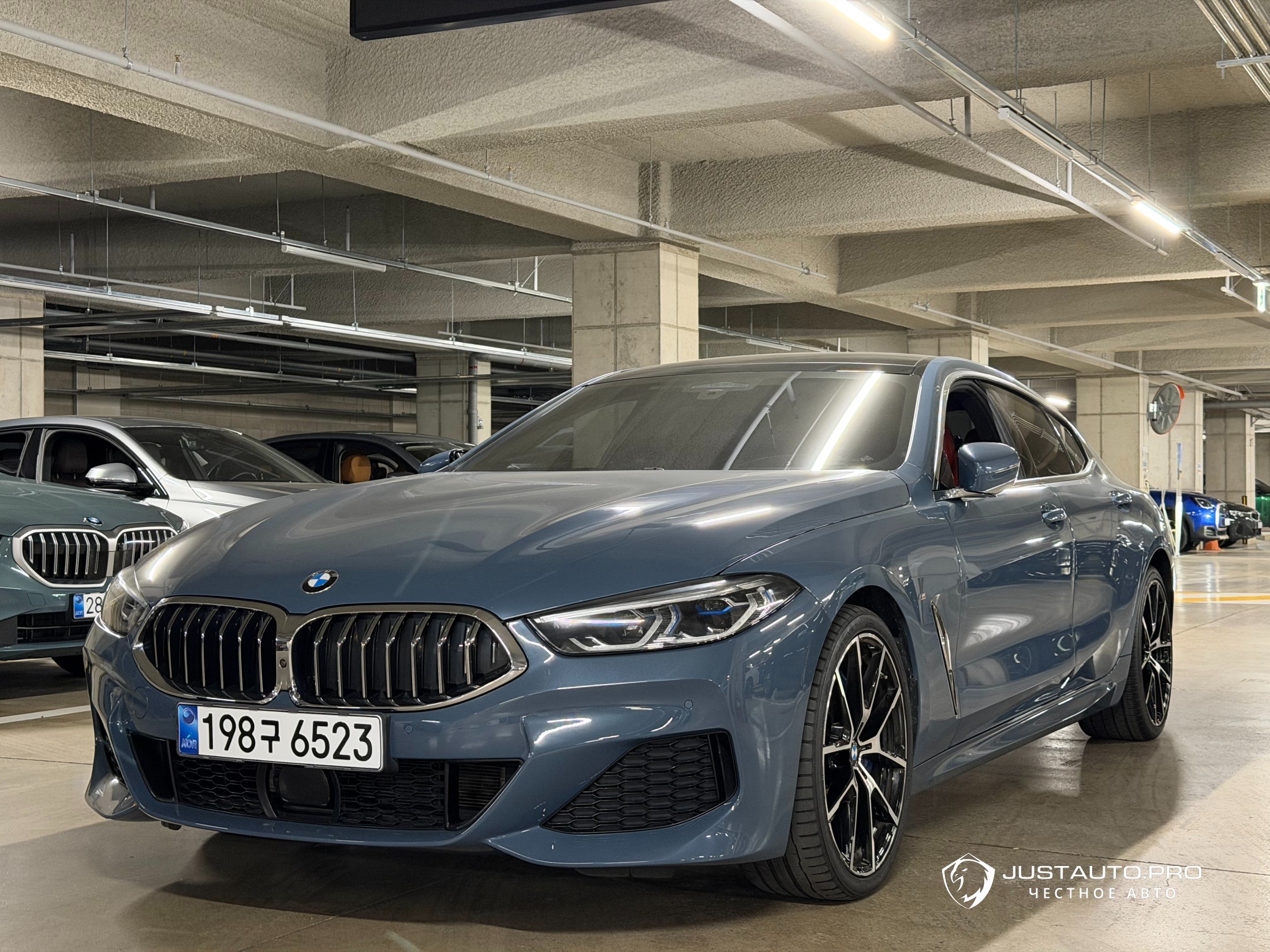 Автомобиль BMW 8-Series