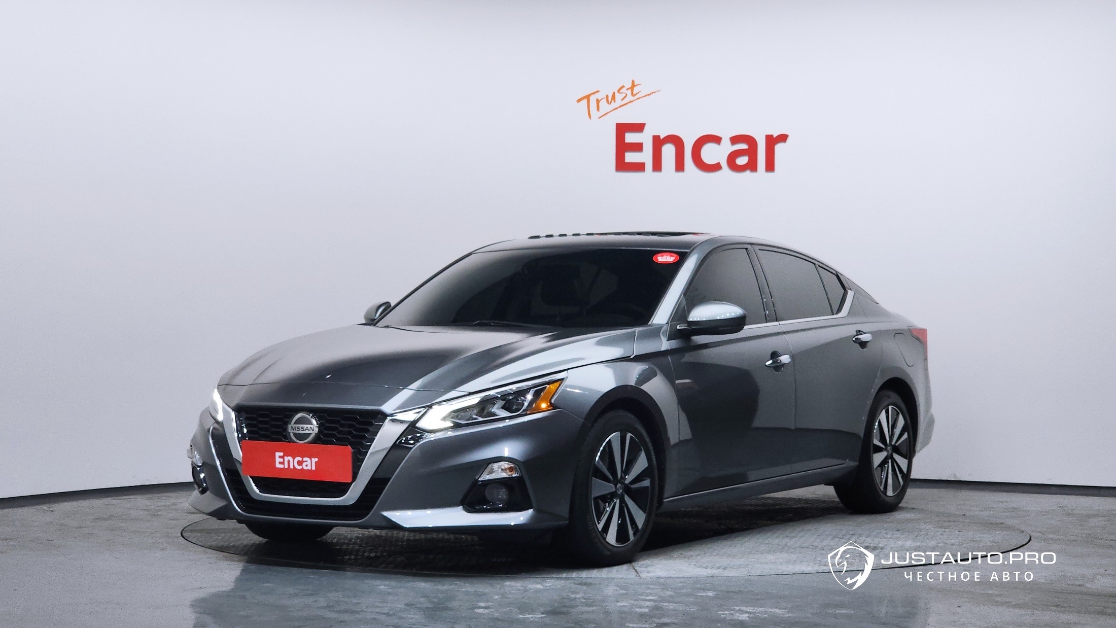 Автомобиль Nissan Altima