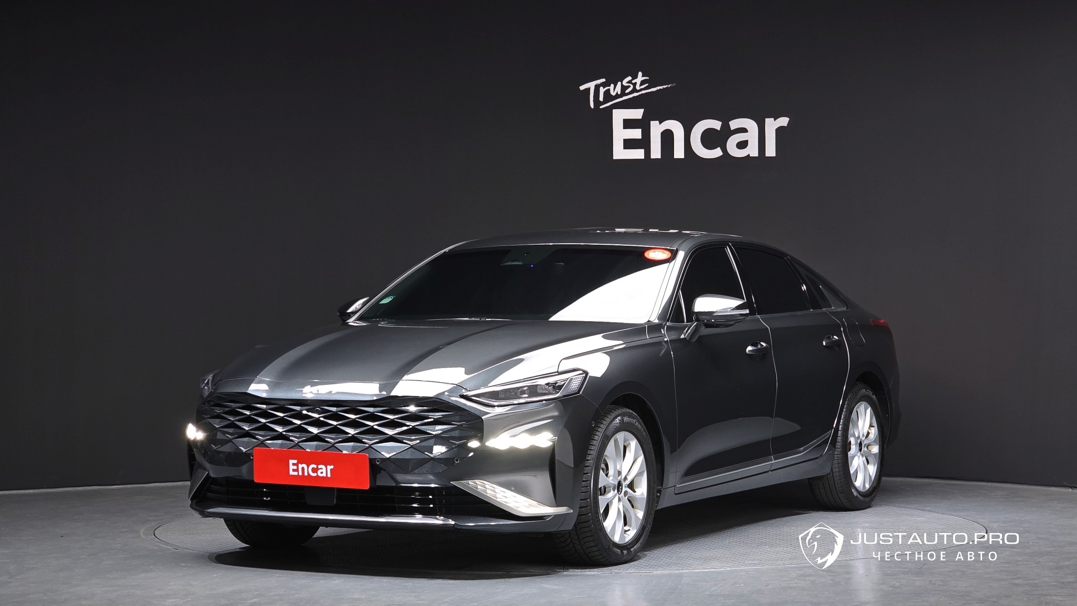 Автомобиль Kia K8