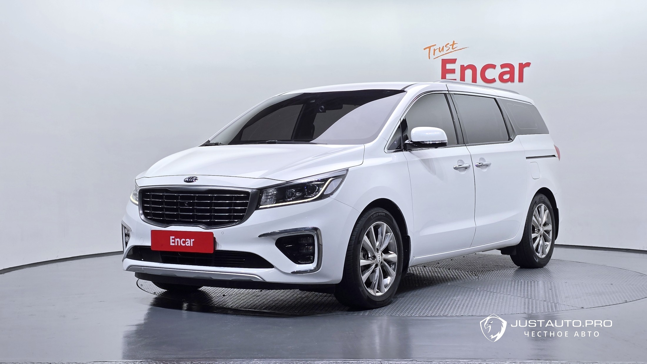 Автомобиль Kia Canival