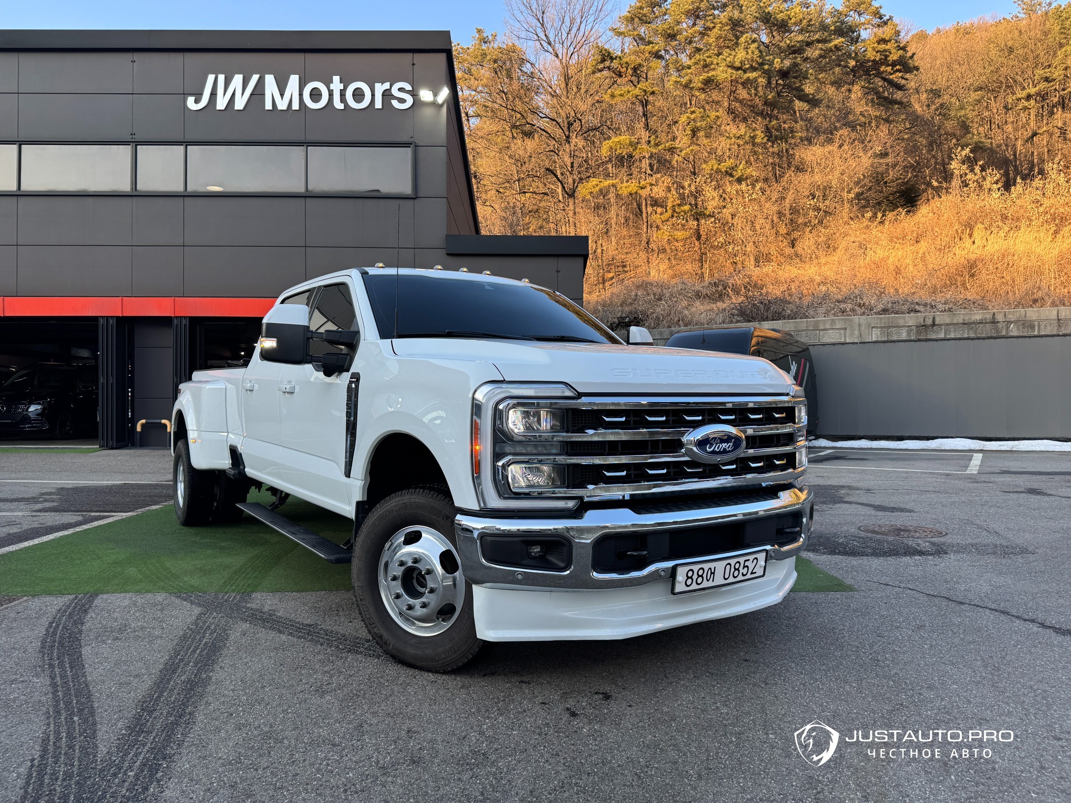Автомобиль Ford F350