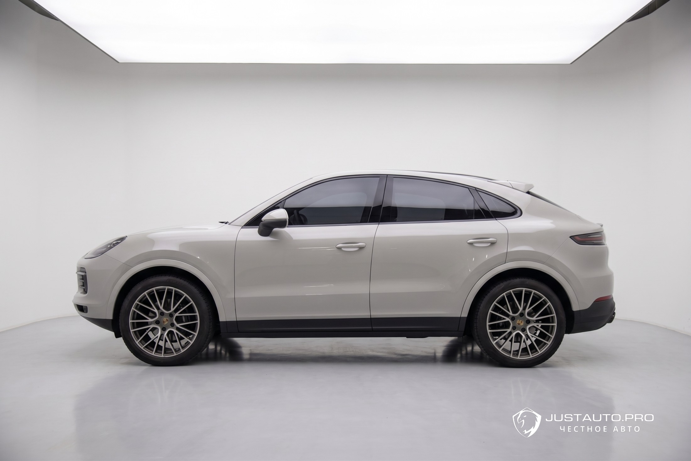 Автомобиль Porsche Cayenne