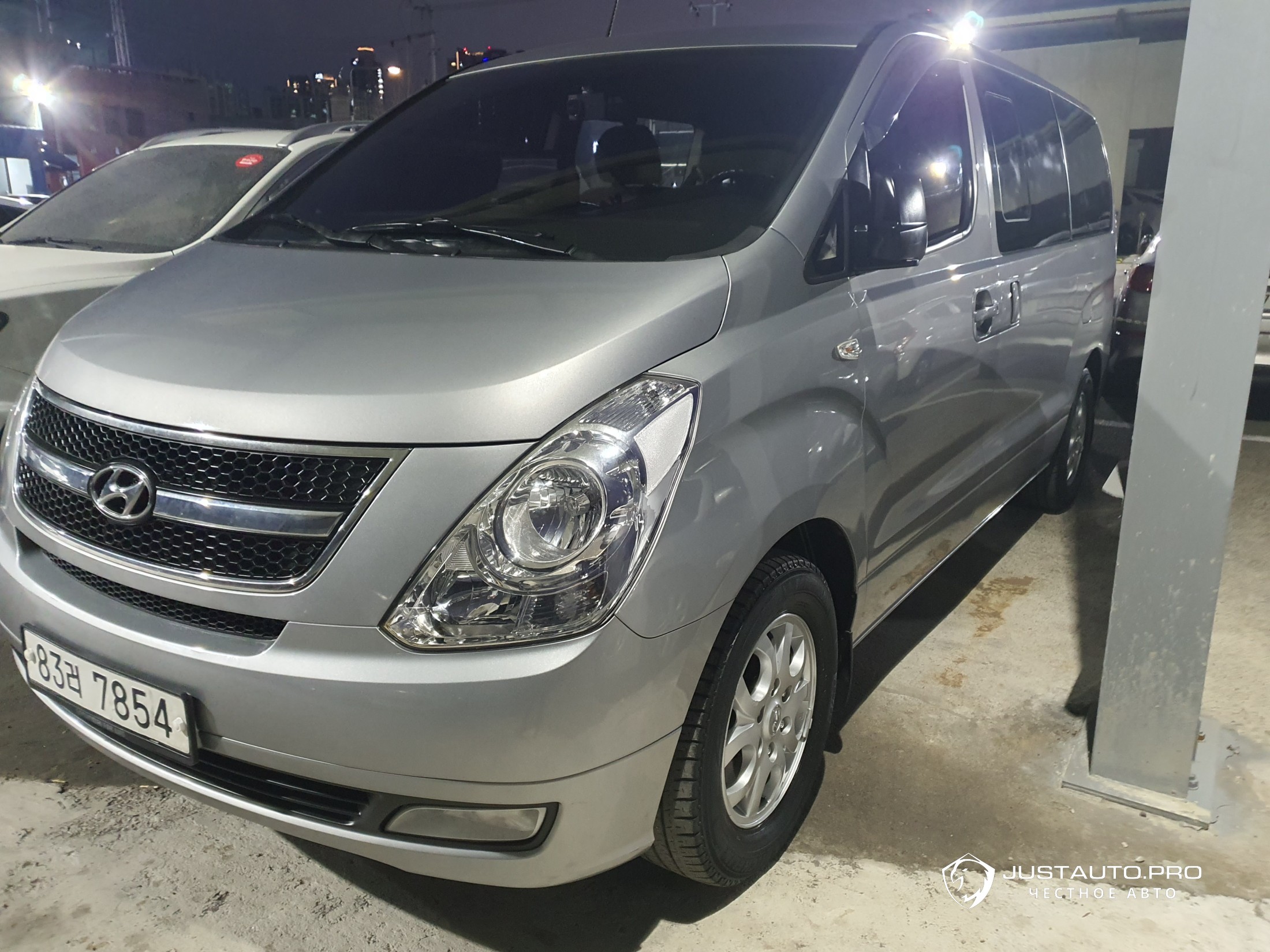 Автомобиль Hyundai Starex