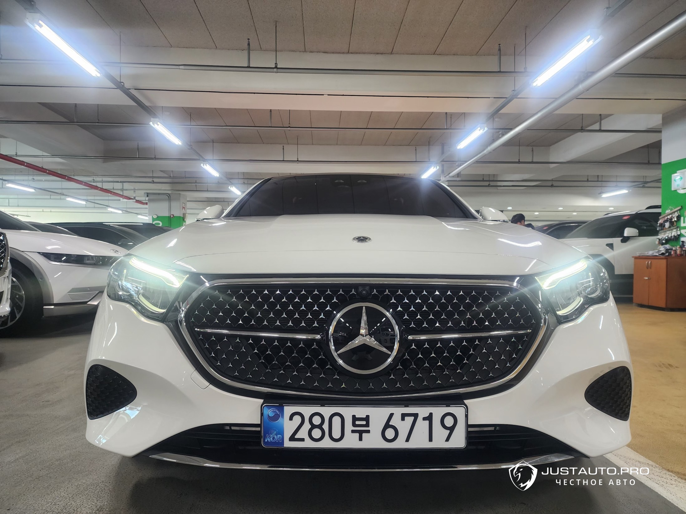 Автомобиль Mercedes-Benz E-Class
