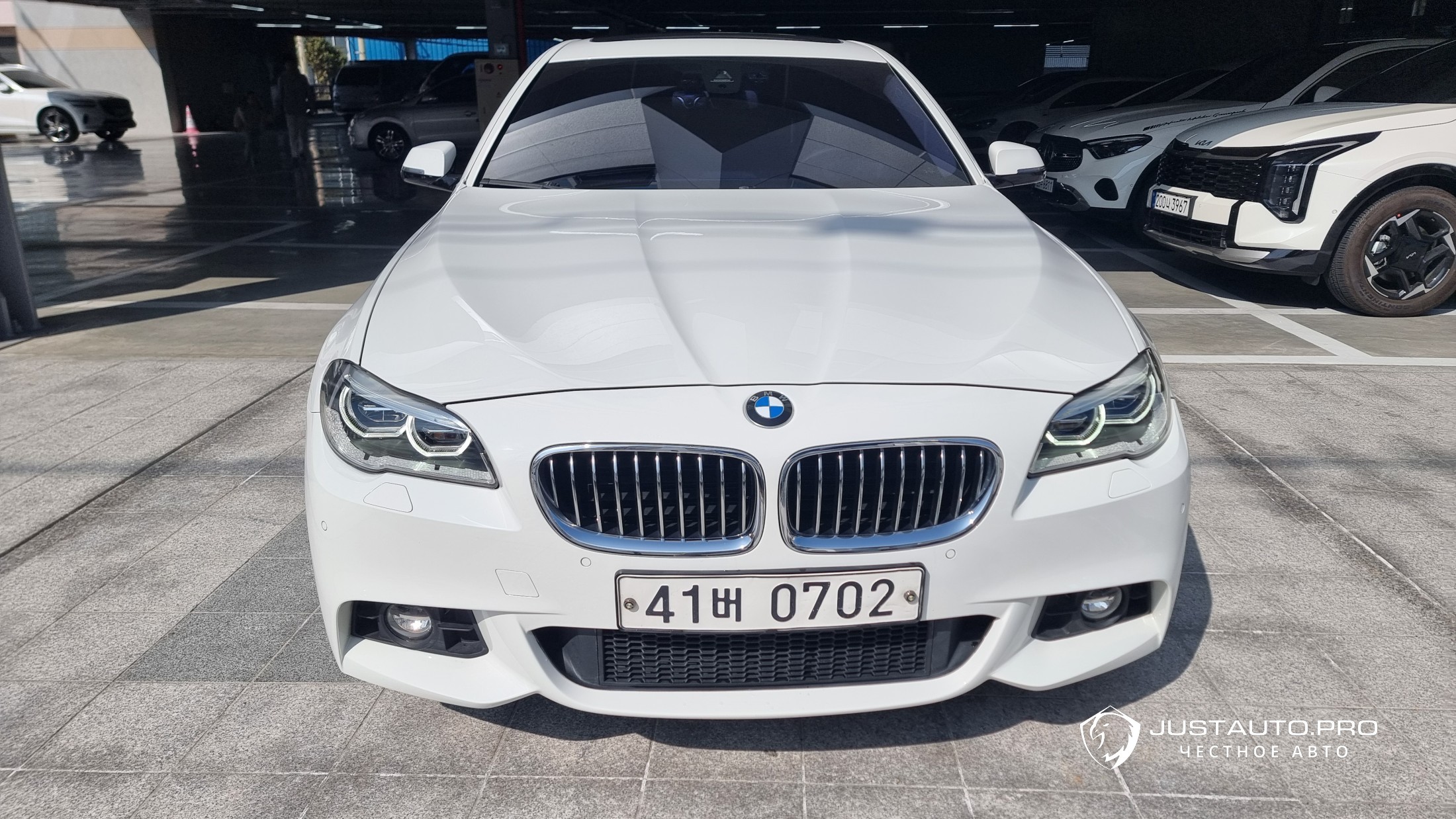 Автомобиль BMW 5-Series