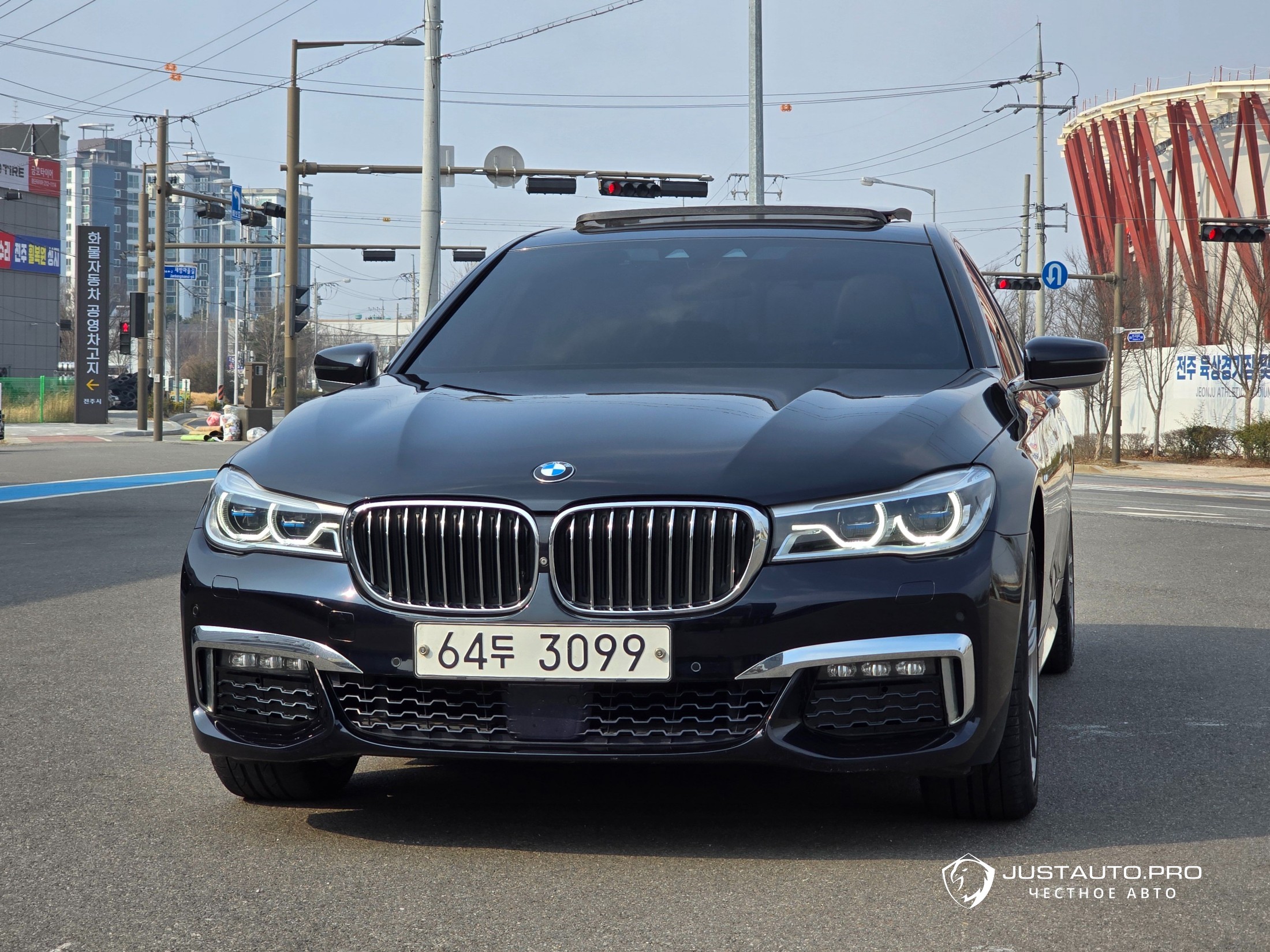 Автомобиль BMW 7-Series