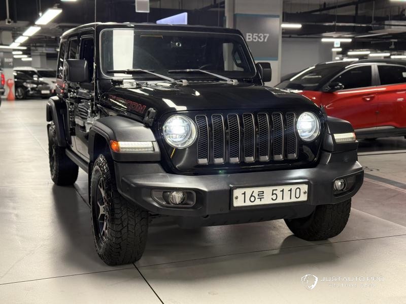 Автомобиль Jeep Wrangler