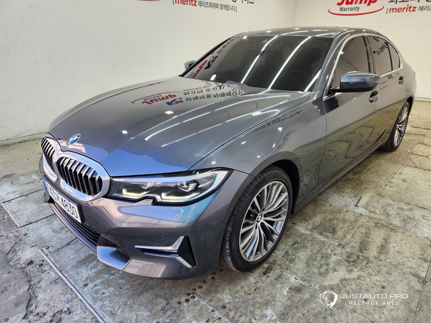 Автомобиль BMW 3-Series