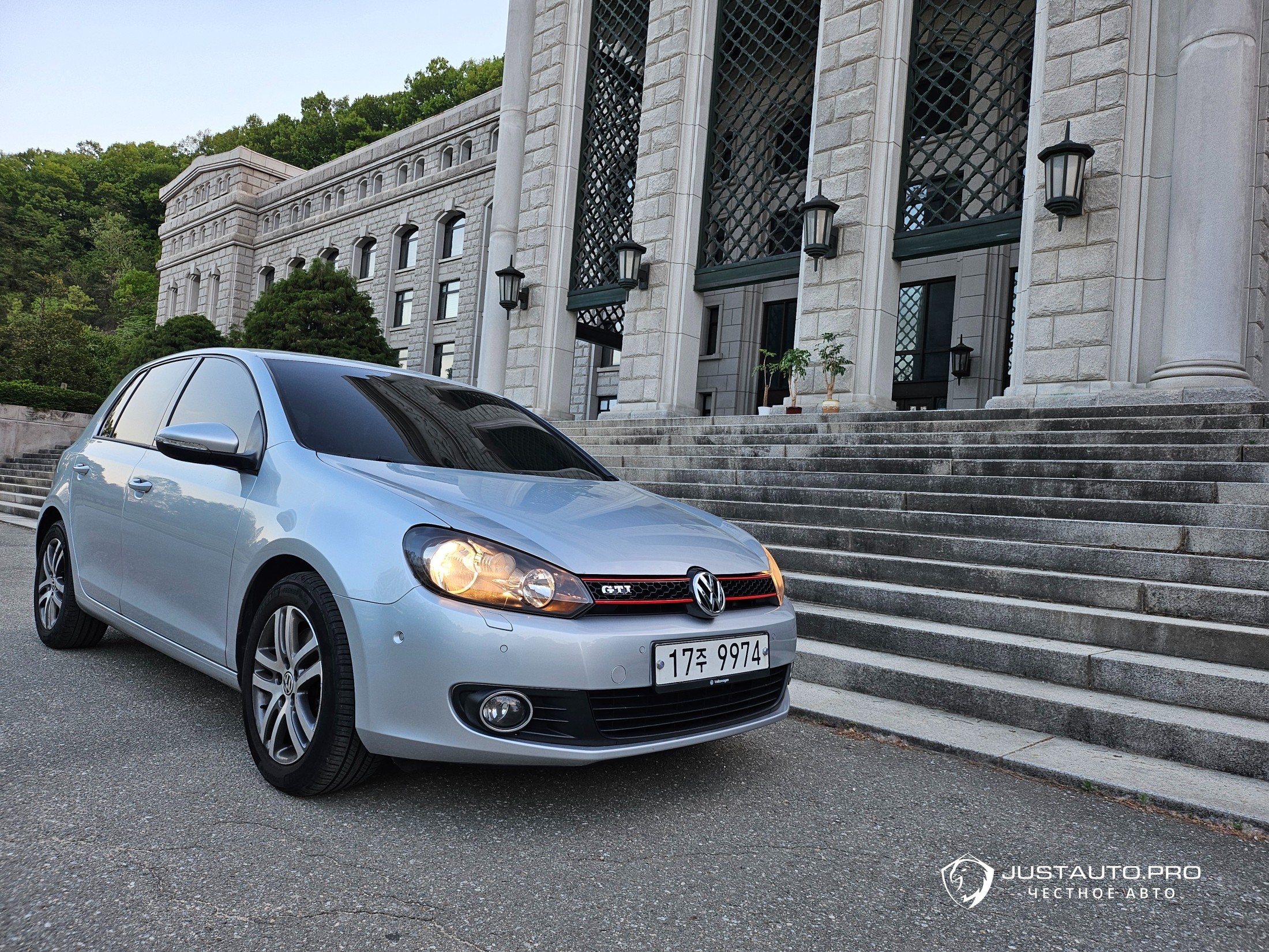 Автомобиль Volkswagen Golf