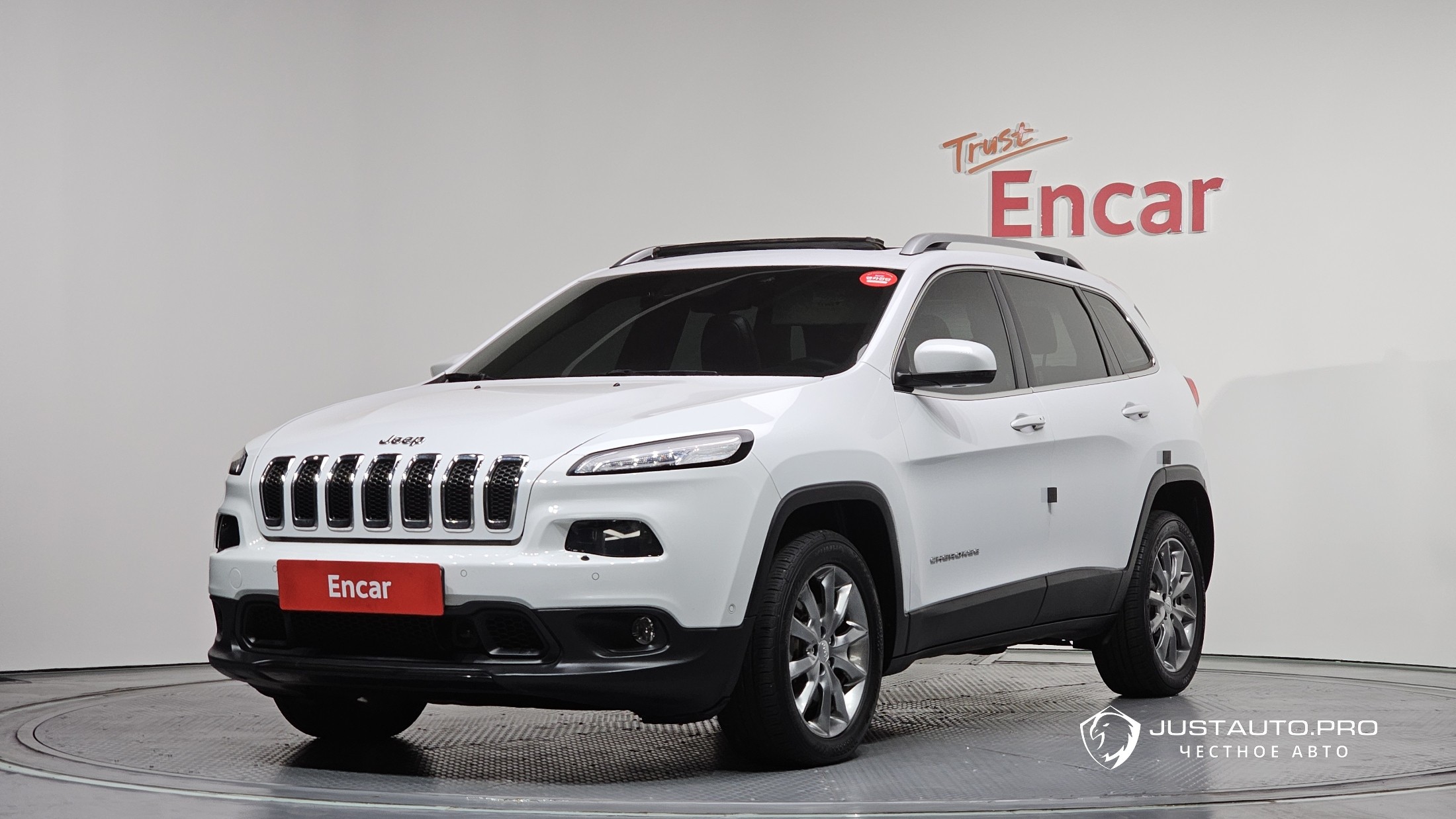 Автомобиль Jeep Cherokee