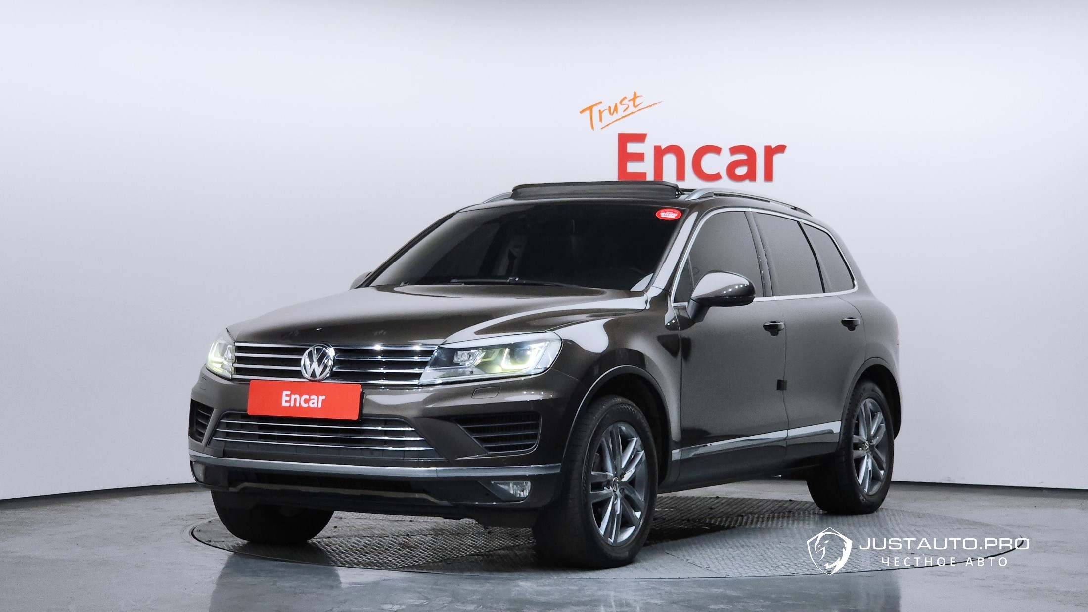 Автомобиль Volkswagen Touareg