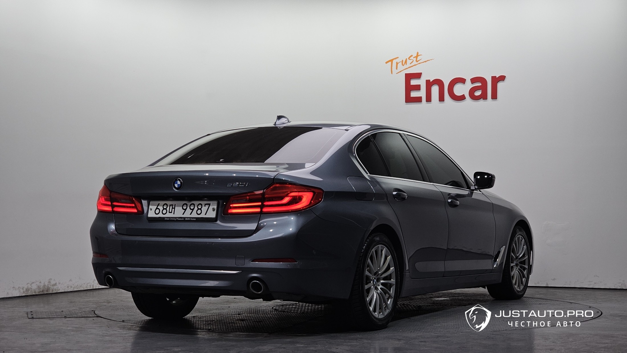 Автомобиль BMW 5-Series