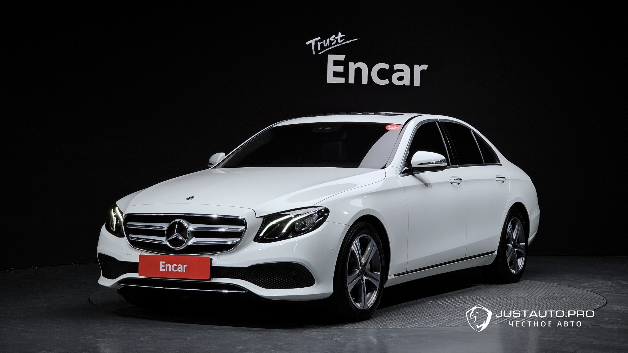 Автомобиль Mercedes-Benz E-Class