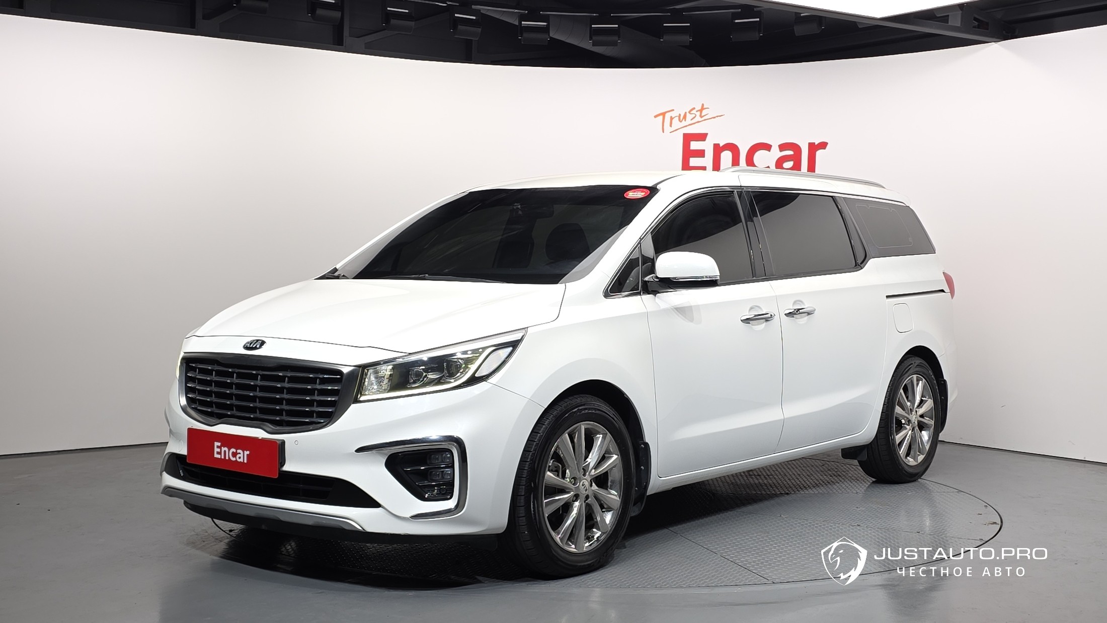 Автомобиль Kia Canival