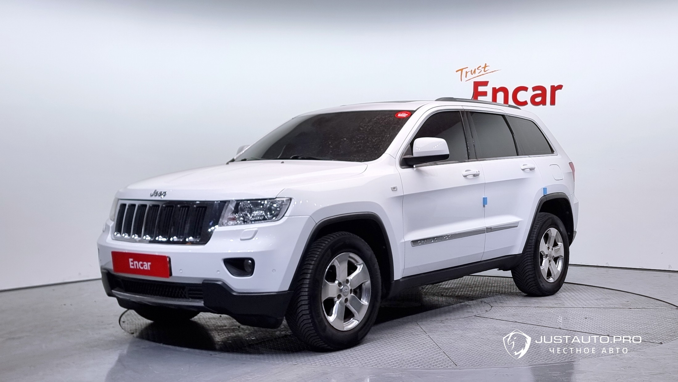 Автомобиль Jeep Cherokee