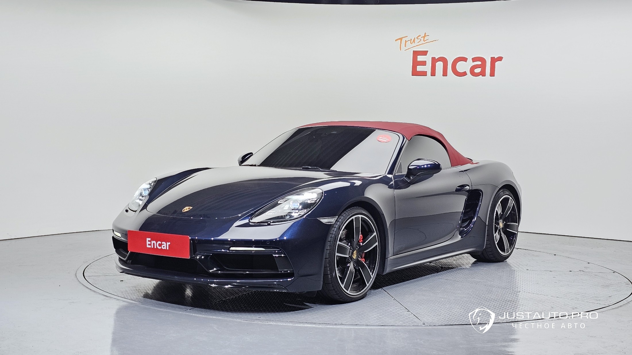 Автомобиль Porsche 718