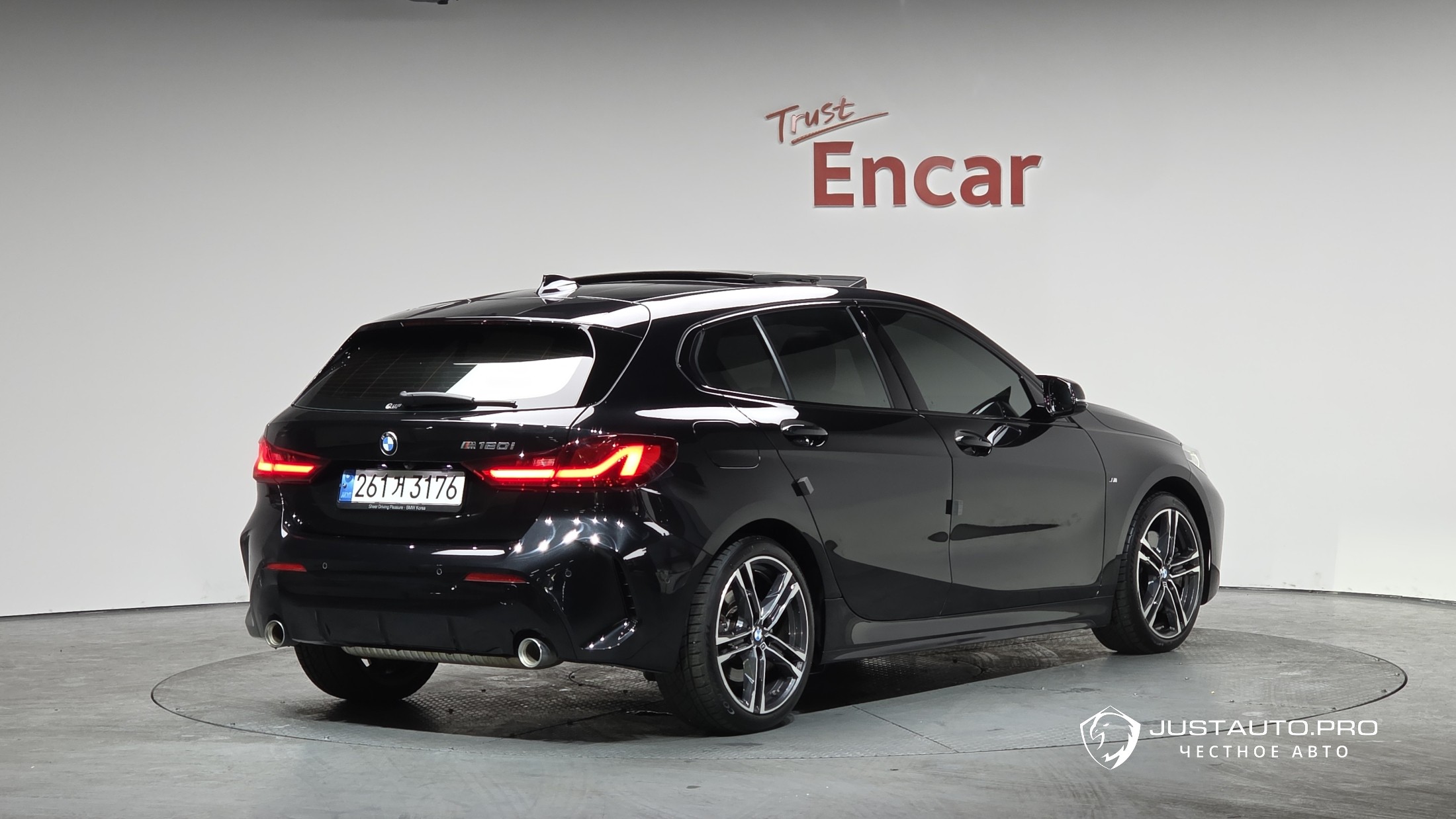 Автомобиль BMW 1-Series