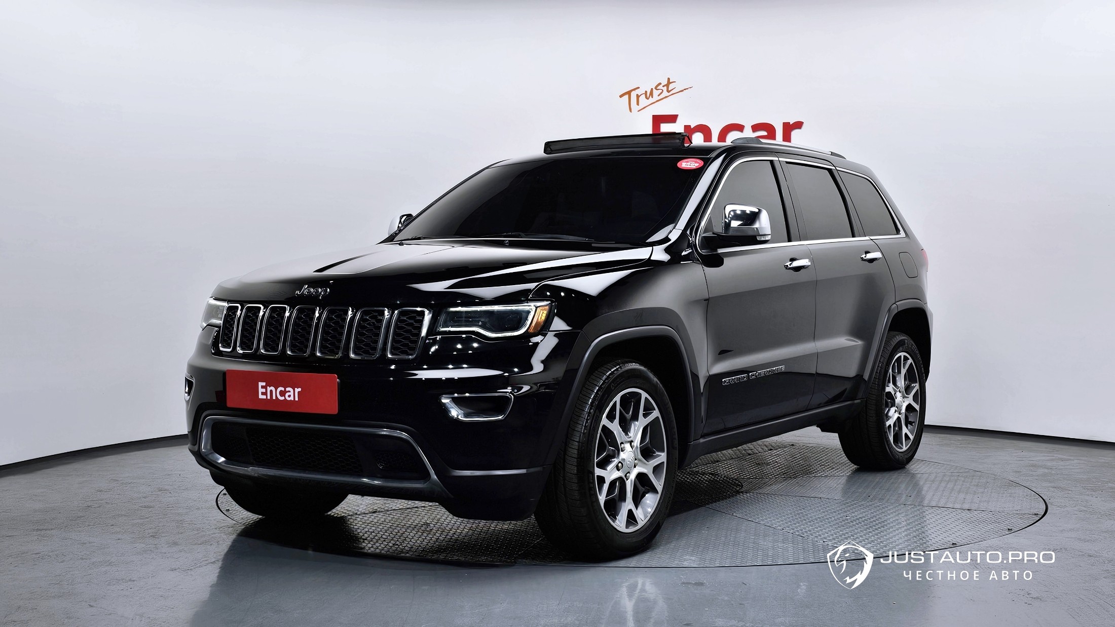 Автомобиль Jeep Cherokee