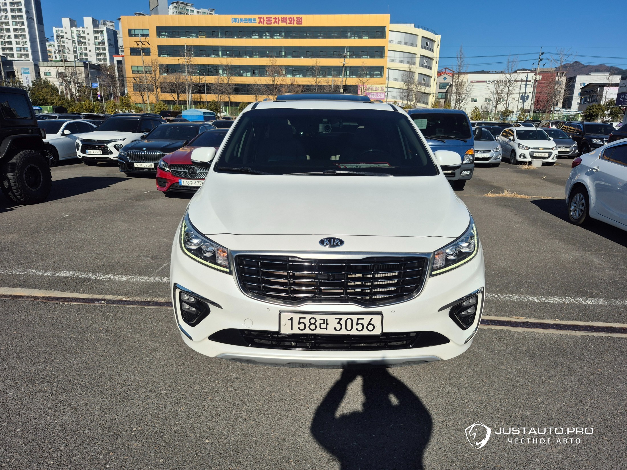 Автомобиль Kia Canival