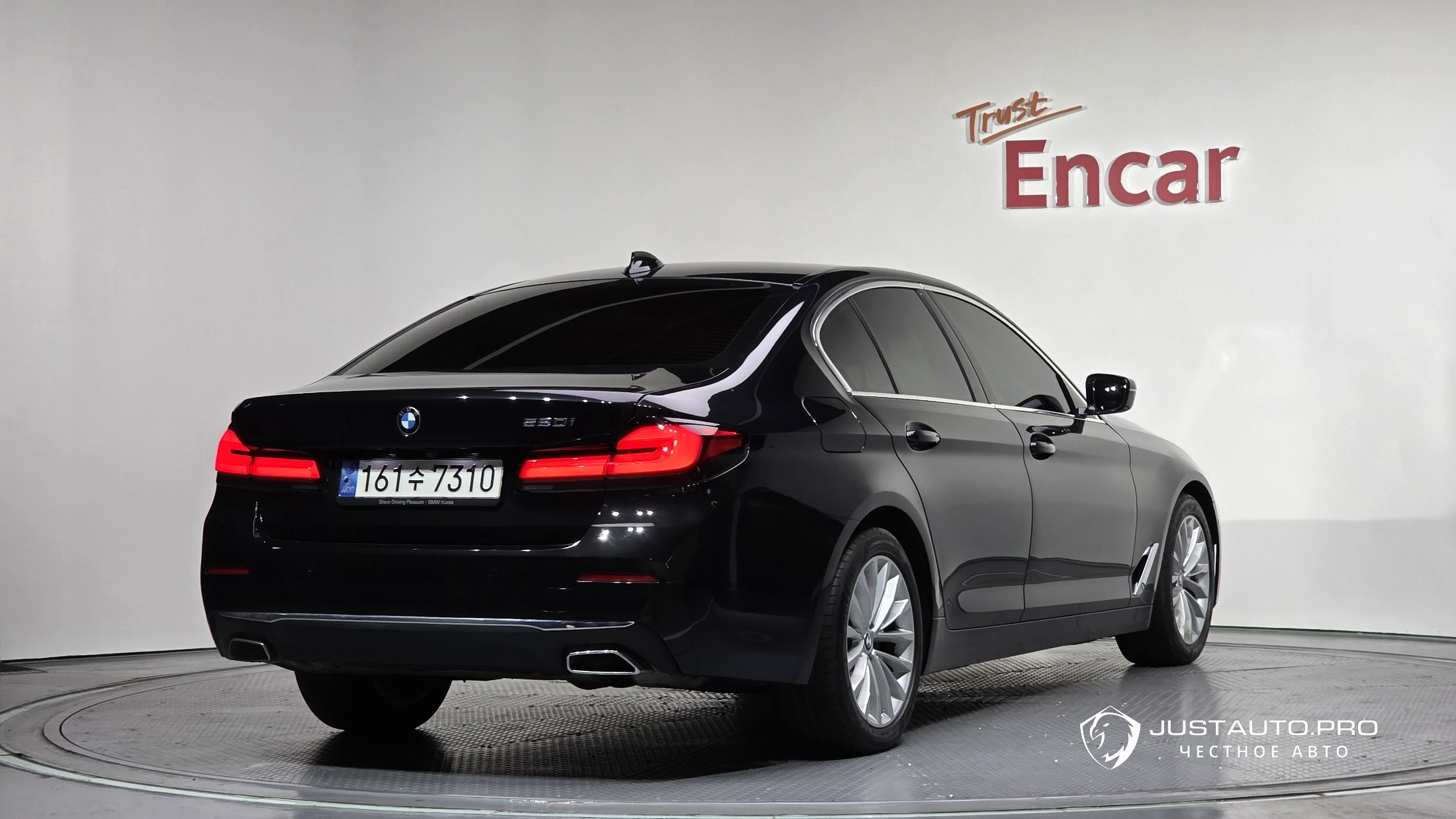 Автомобиль BMW 5-Series