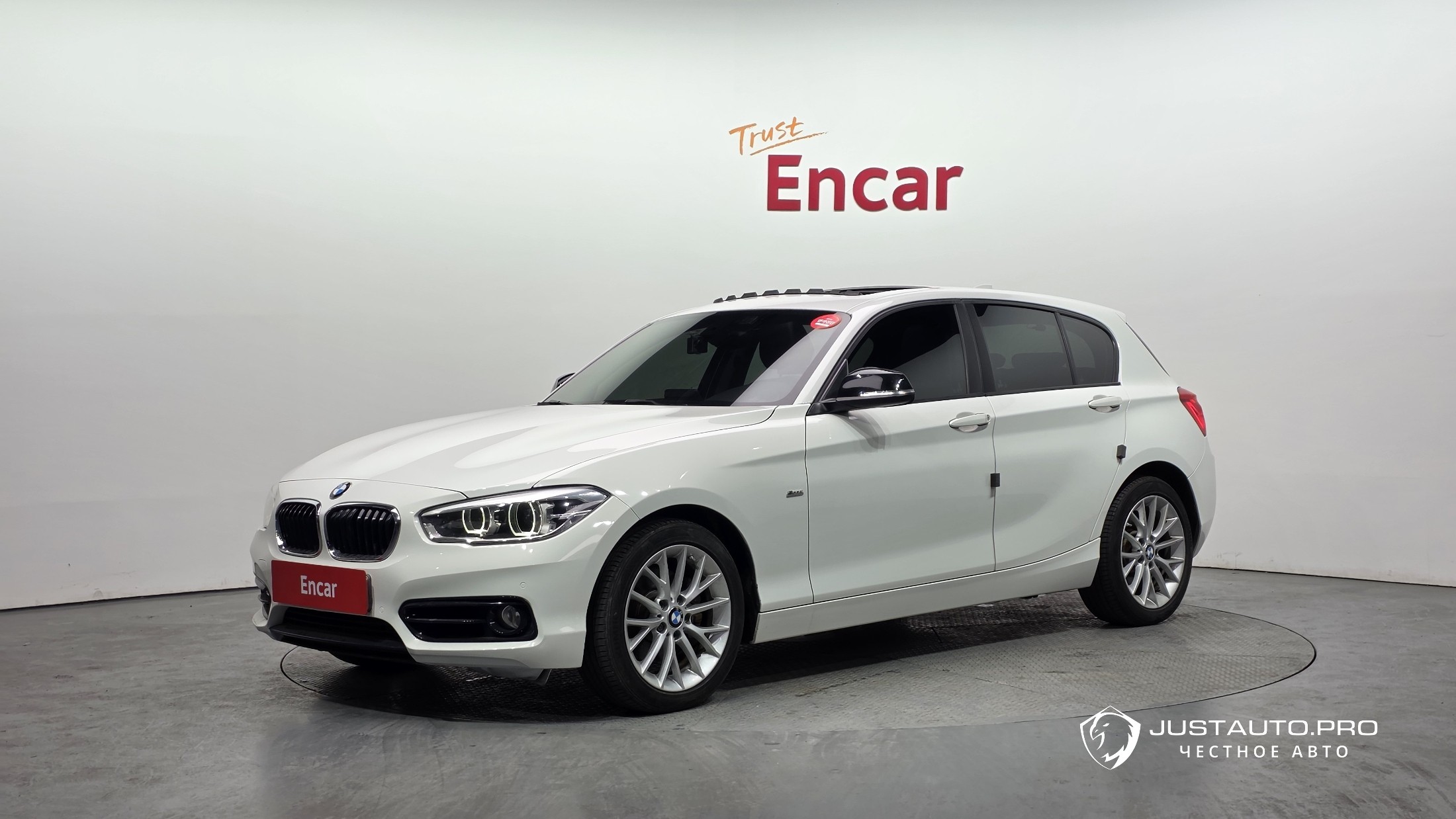 Автомобиль BMW 1-Series