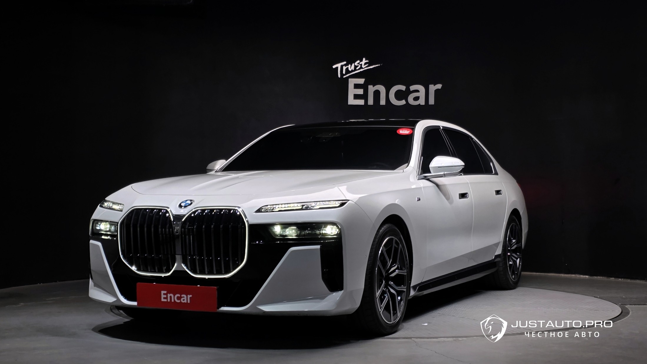 Автомобиль BMW 7-Series