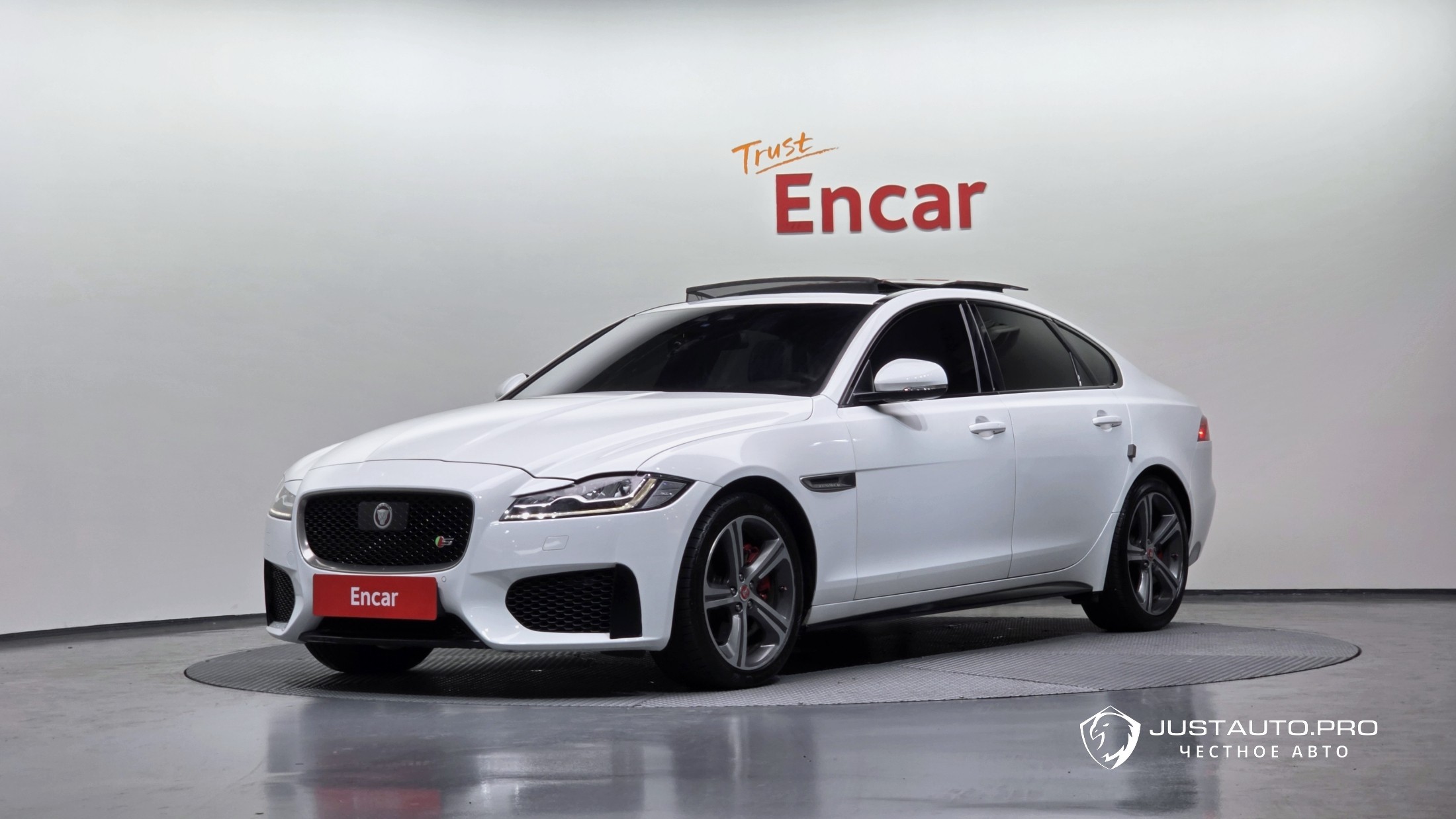 Автомобиль Jaguar XF