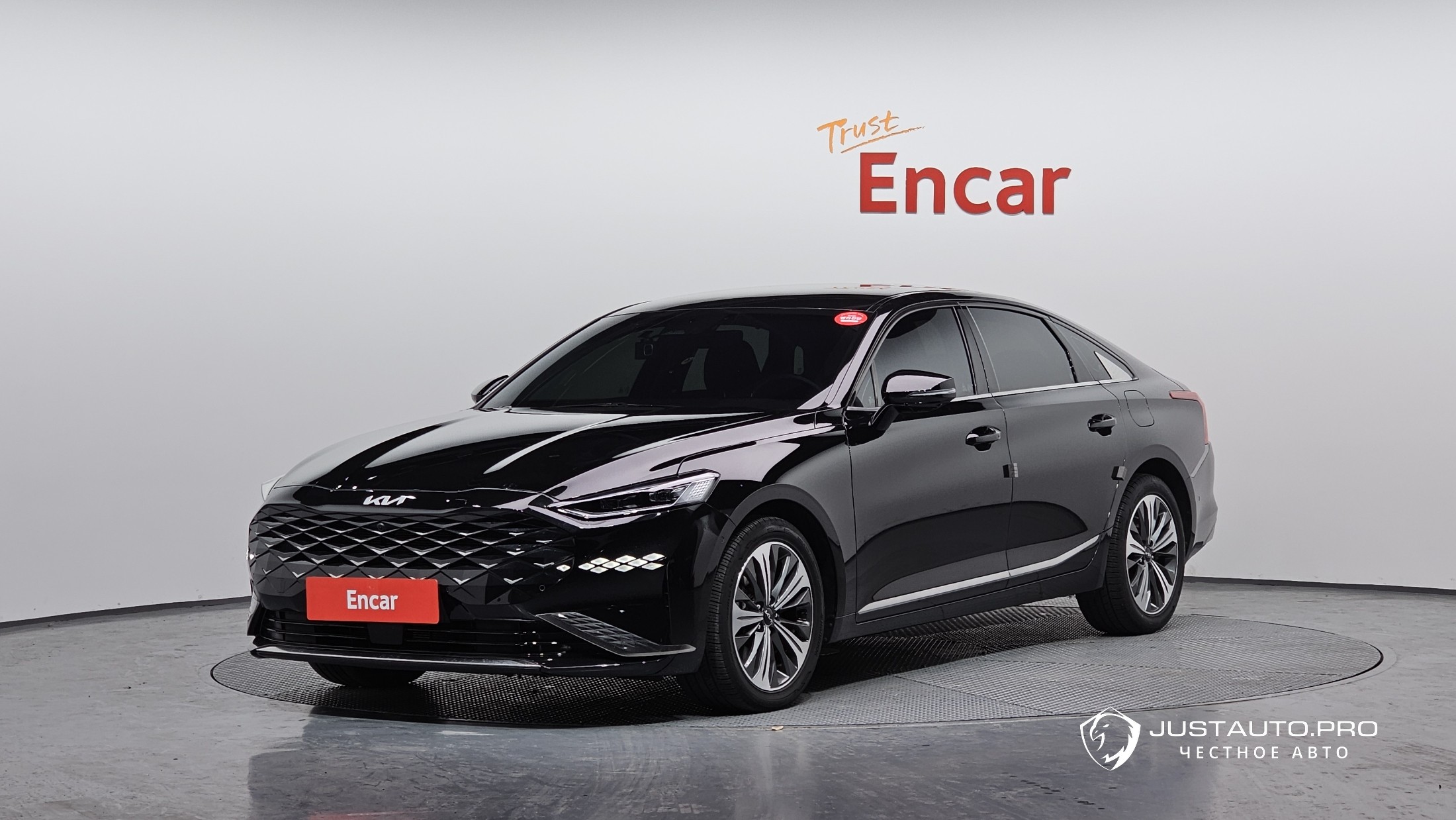 Автомобиль Kia K8