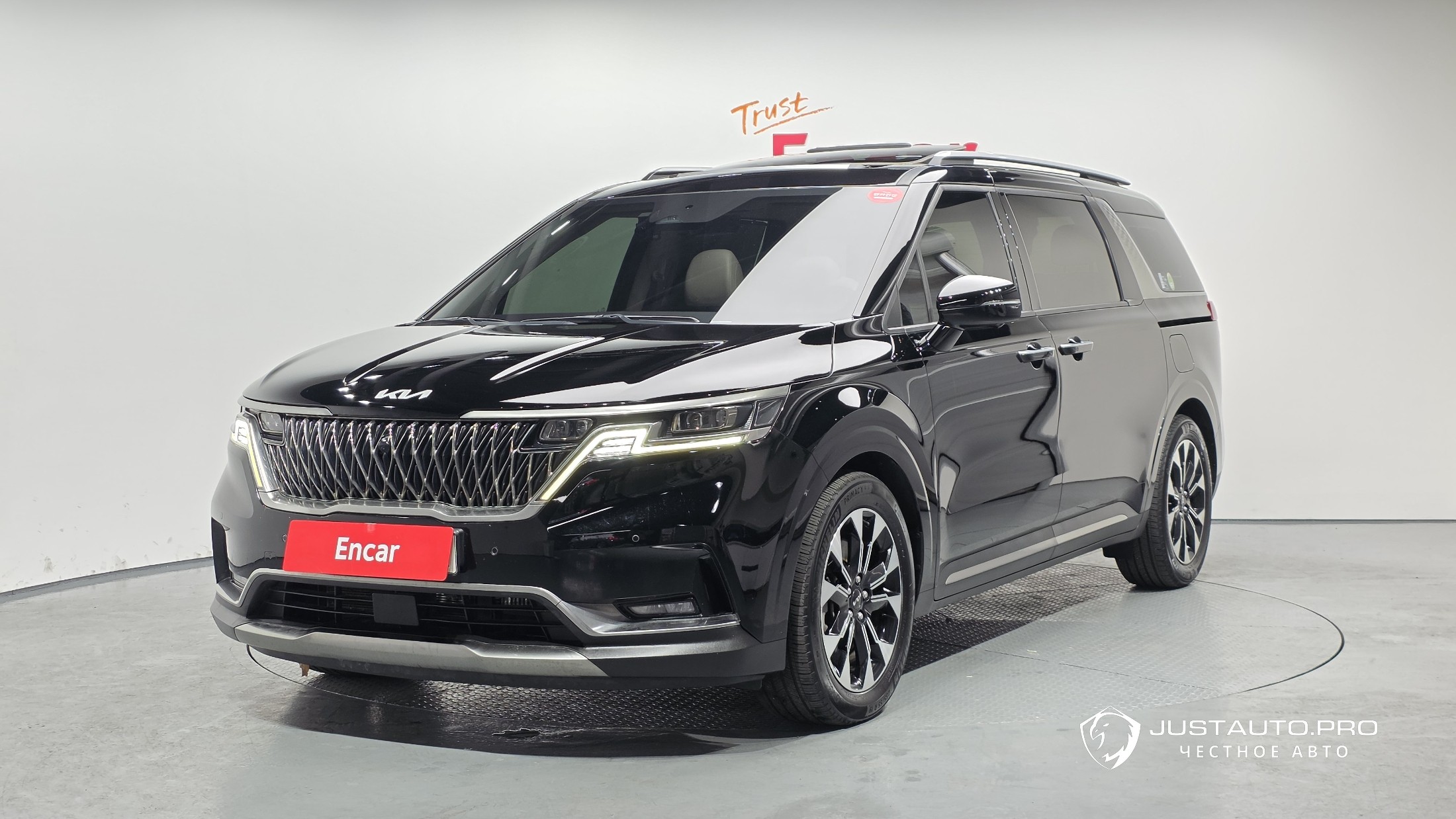 Автомобиль Kia Canival