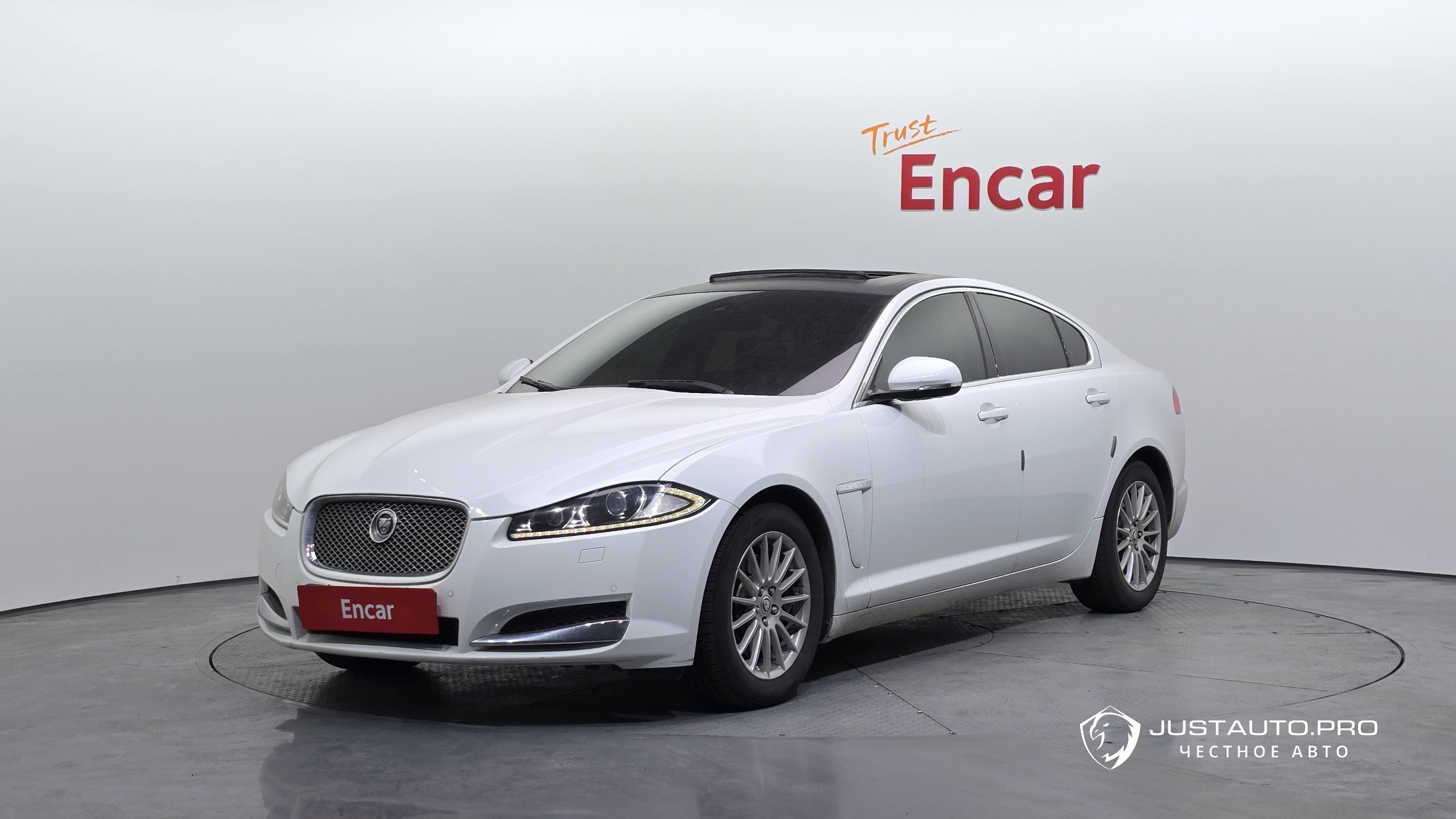 Автомобиль Jaguar XF