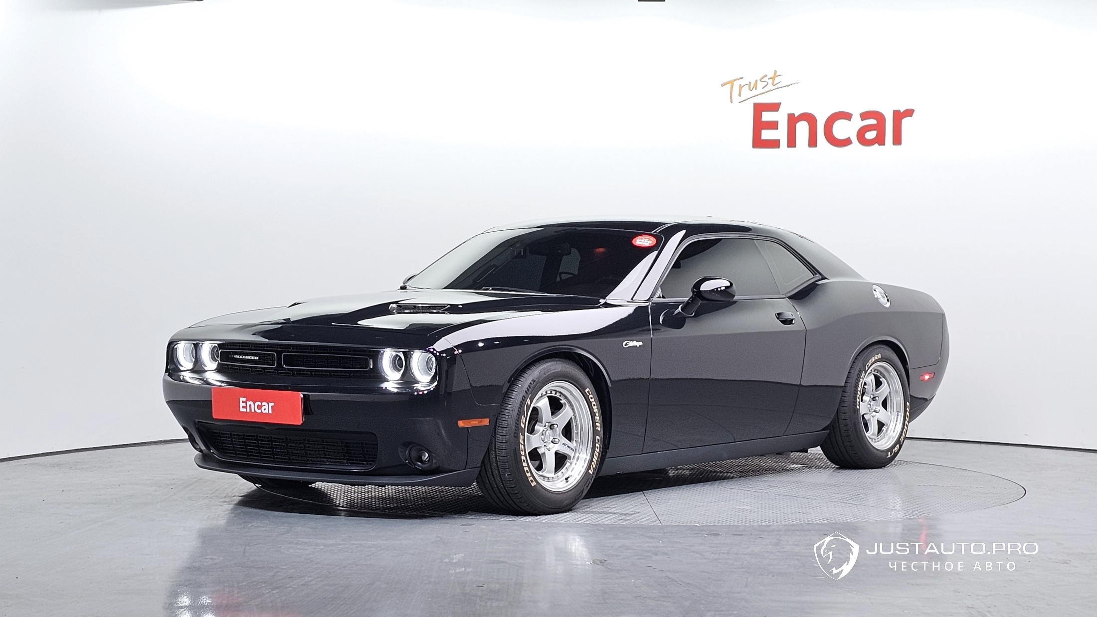 Автомобиль Dodge Challenger