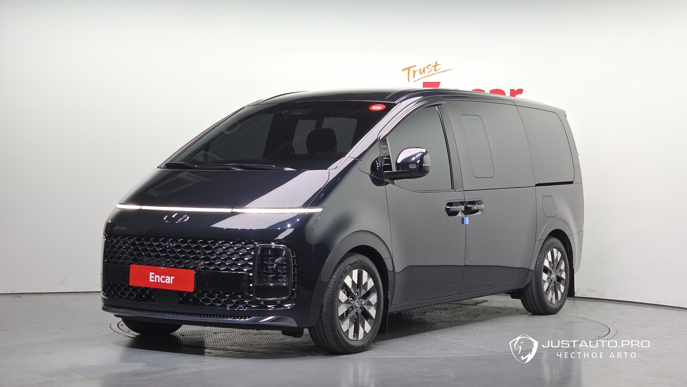 Автомобиль Hyundai Staria