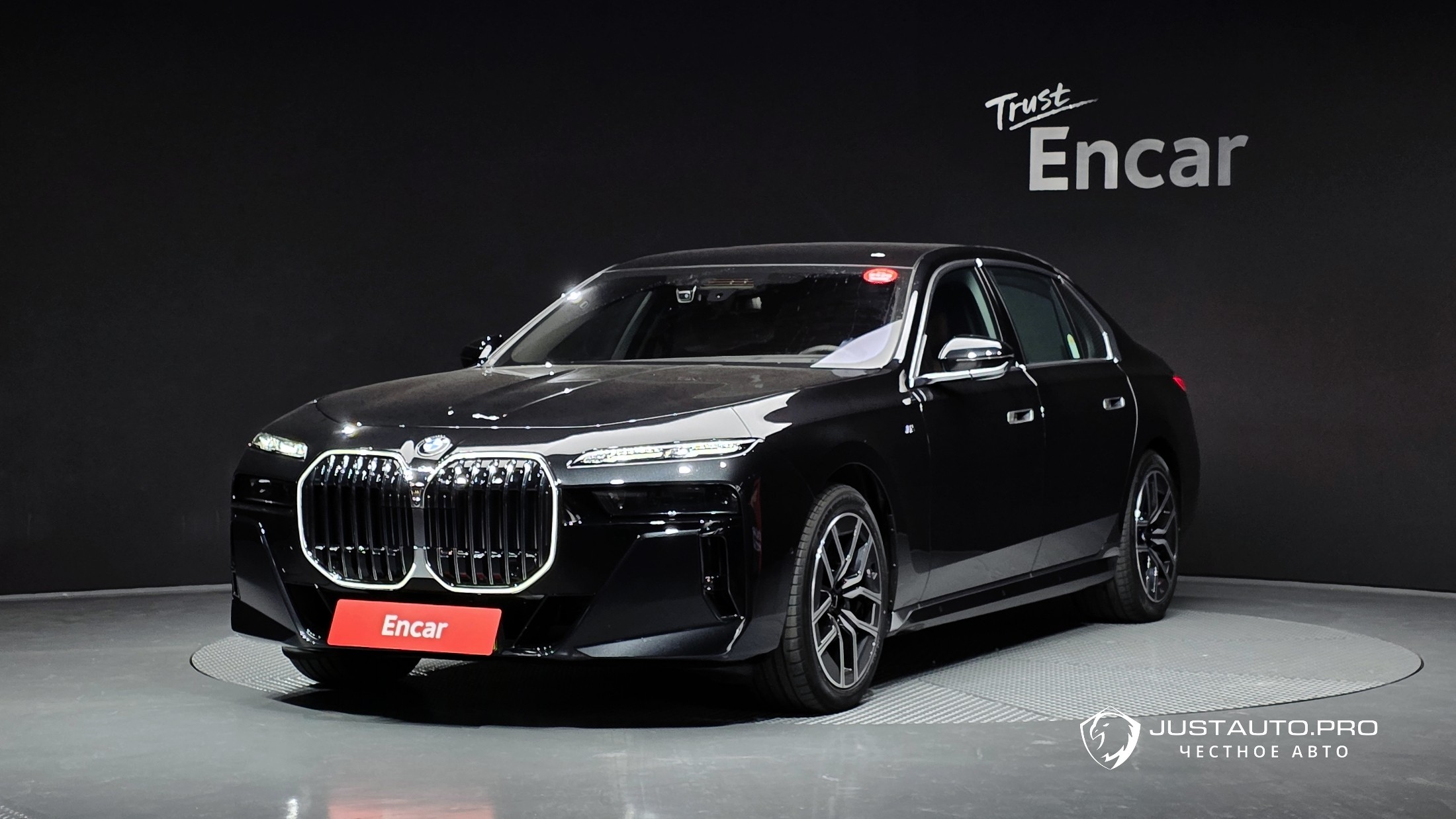 Автомобиль BMW 7-Series