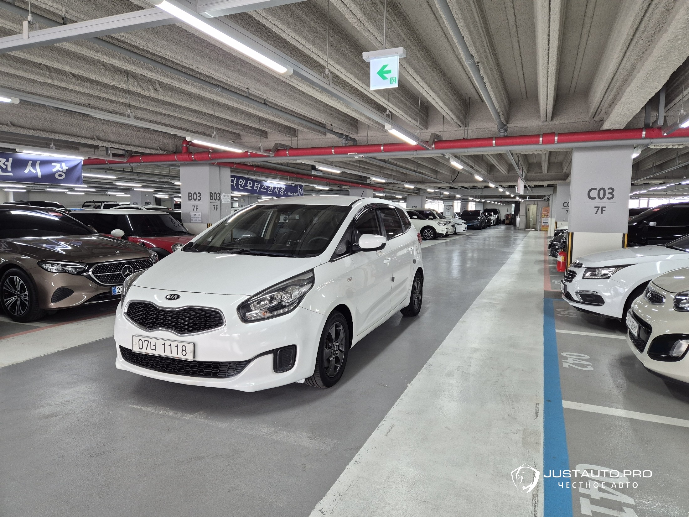 Автомобиль Kia Carens