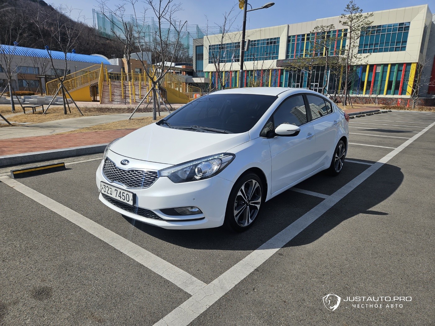 Автомобиль Kia K3