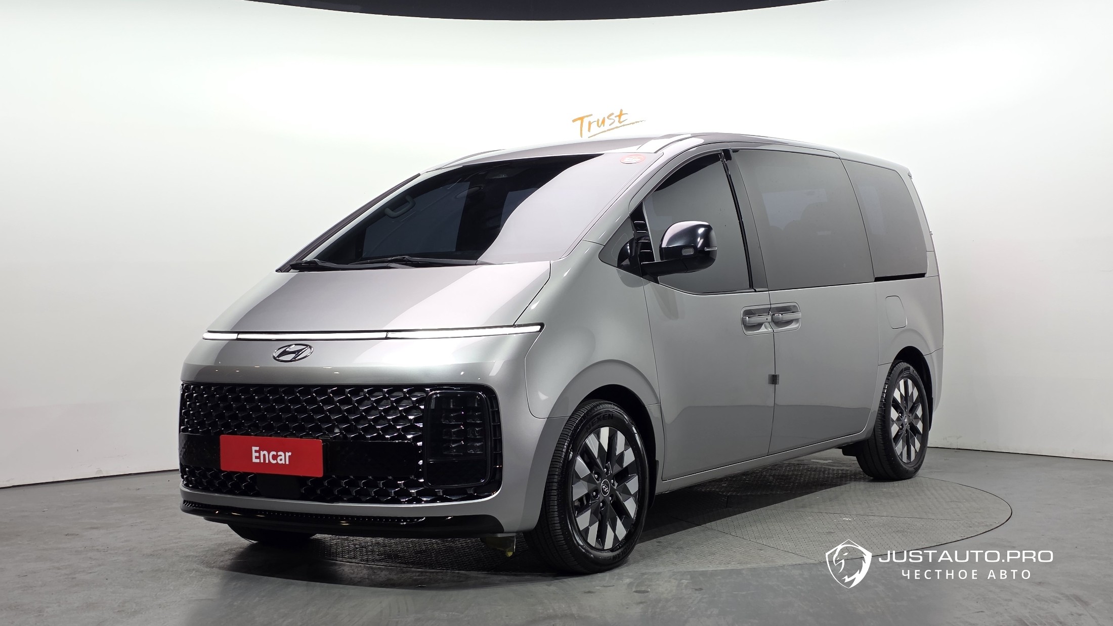 Автомобиль Hyundai Staria