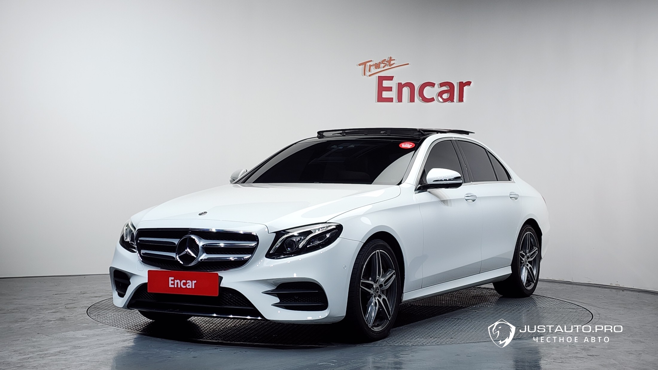 Автомобиль Mercedes-Benz E-Class