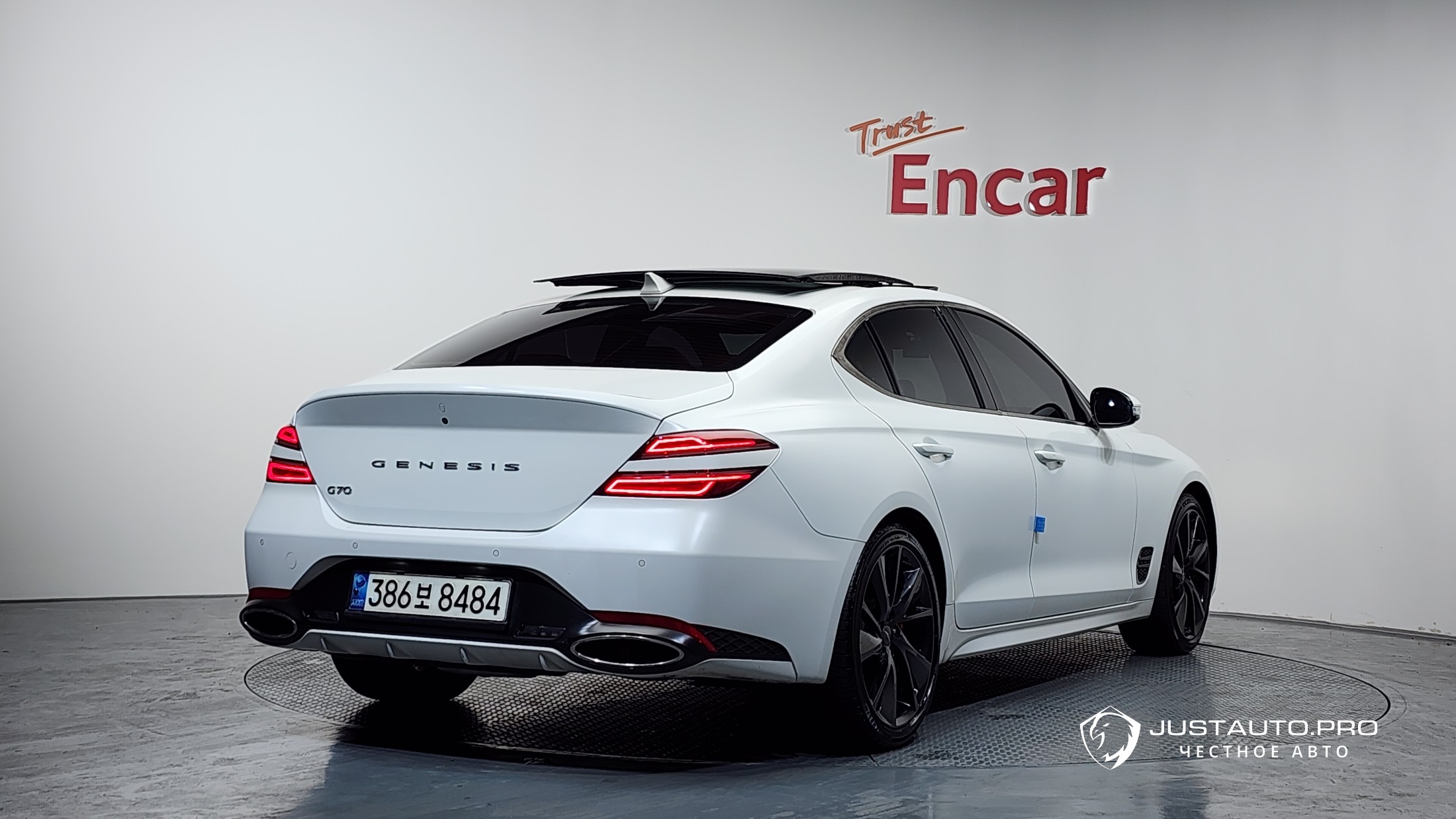 Автомобиль Genesis G70