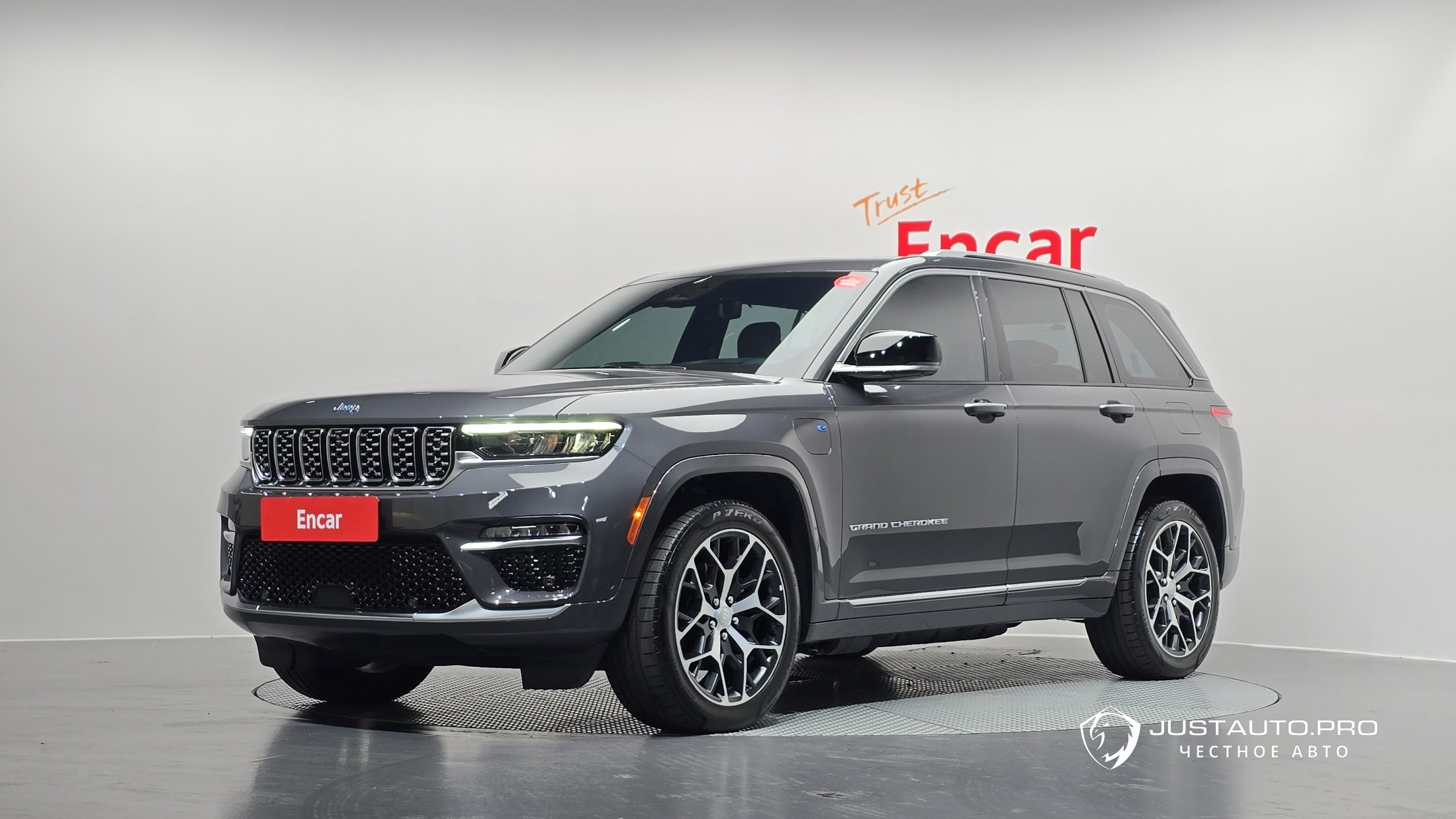 Автомобиль Jeep Cherokee