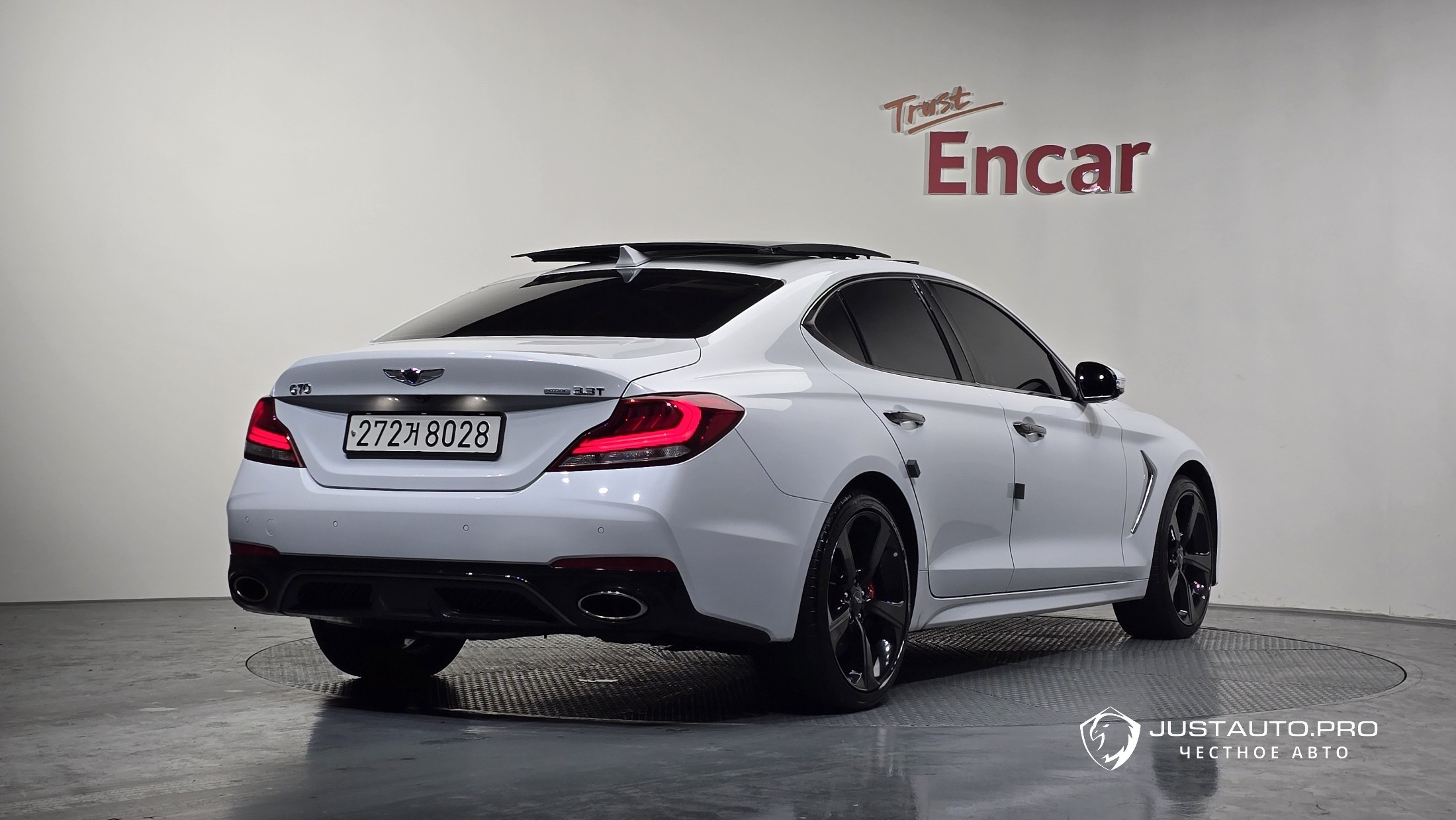 Автомобиль Genesis G70