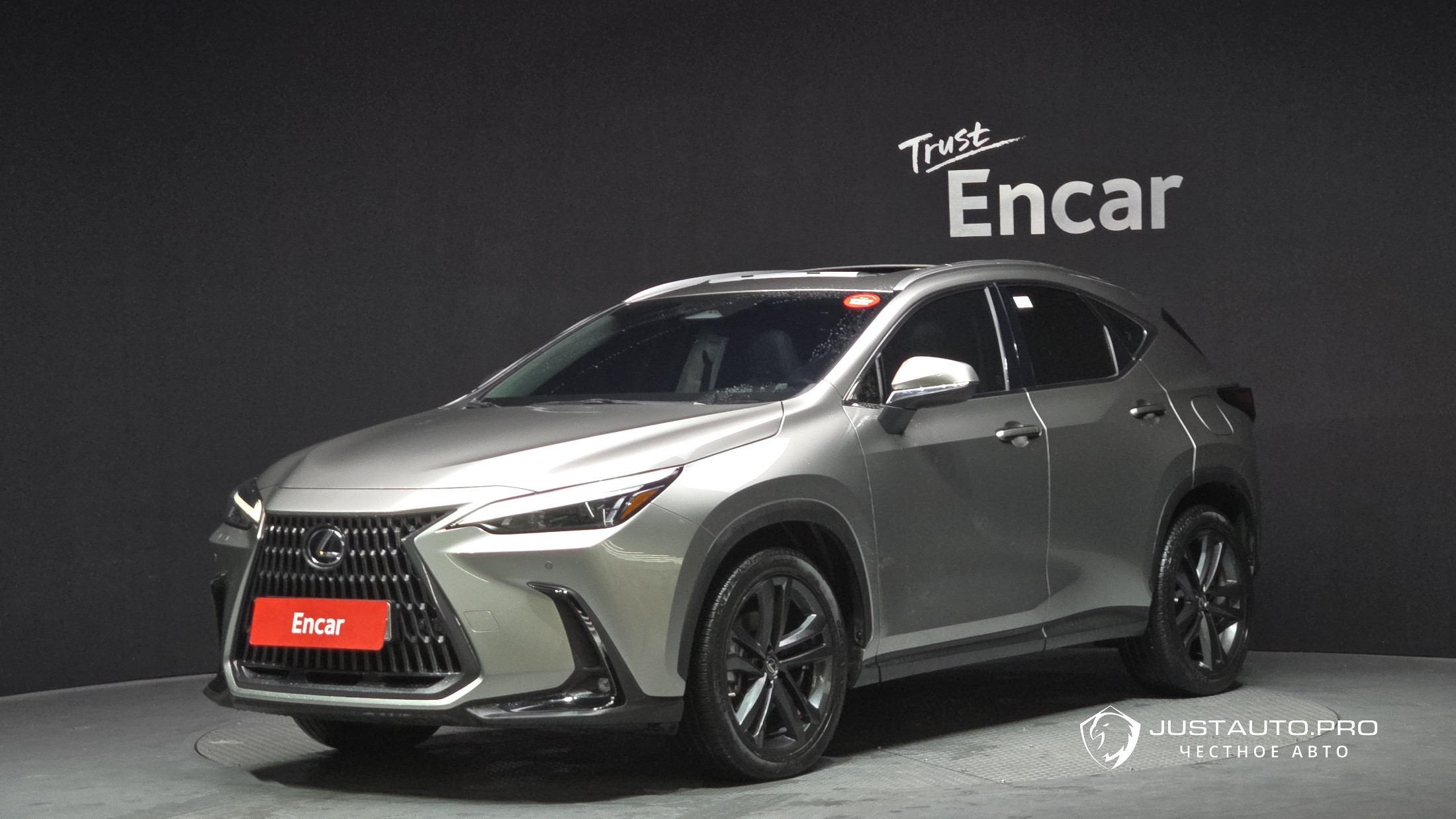 Автомобиль Lexus NX