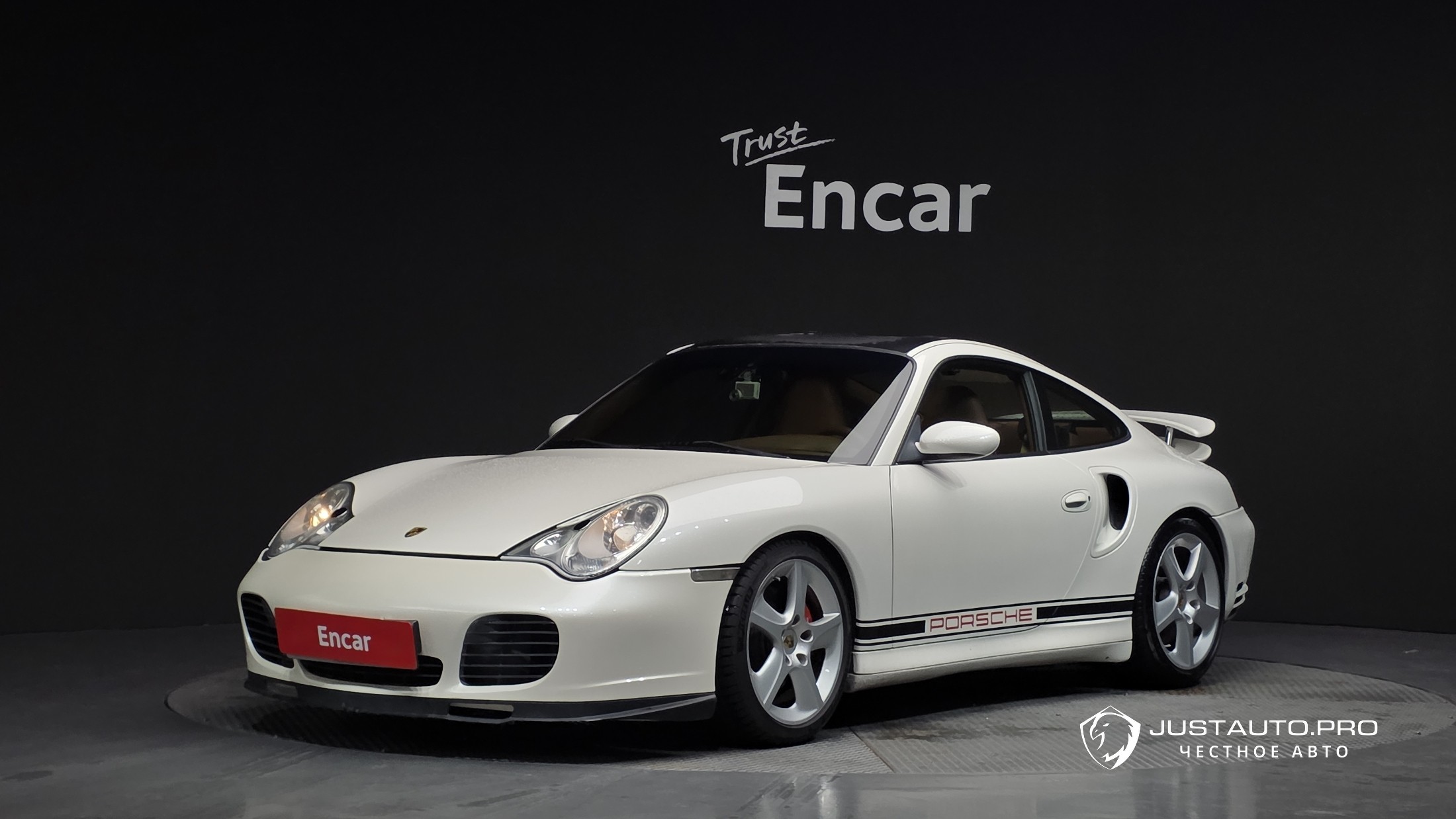 Автомобиль Porsche 911
