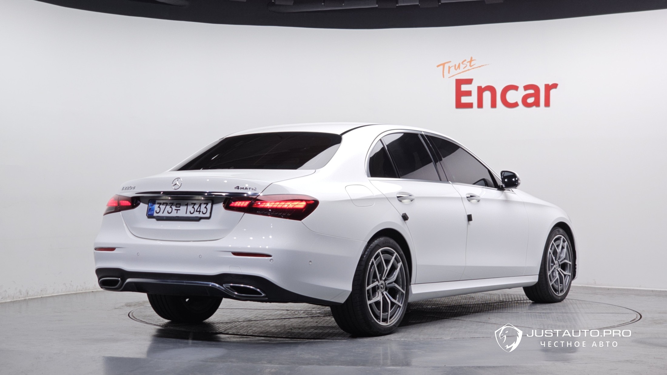 Автомобиль Mercedes-Benz E-Class