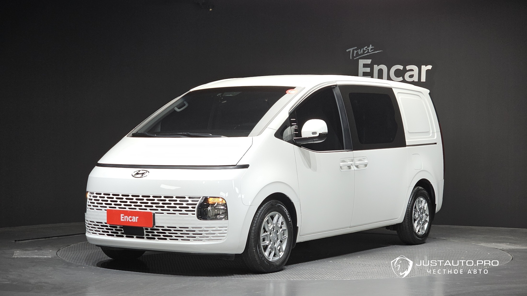 Автомобиль Hyundai Staria